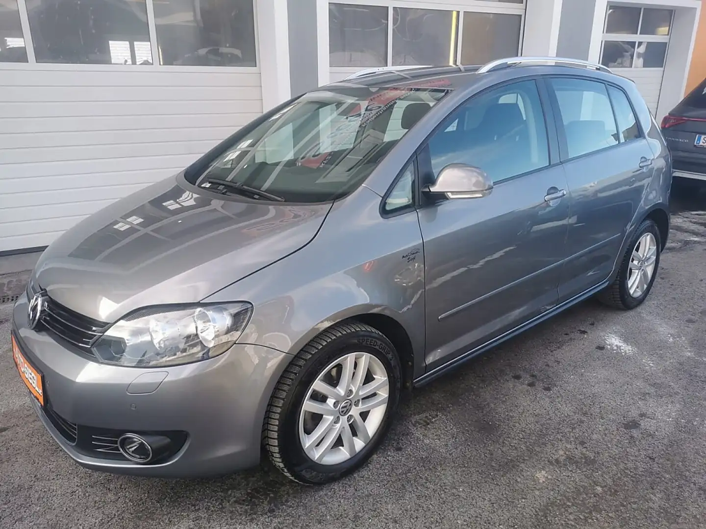 Volkswagen Golf Plus Highline 1,6 TDI DPF DSG Grau - 1