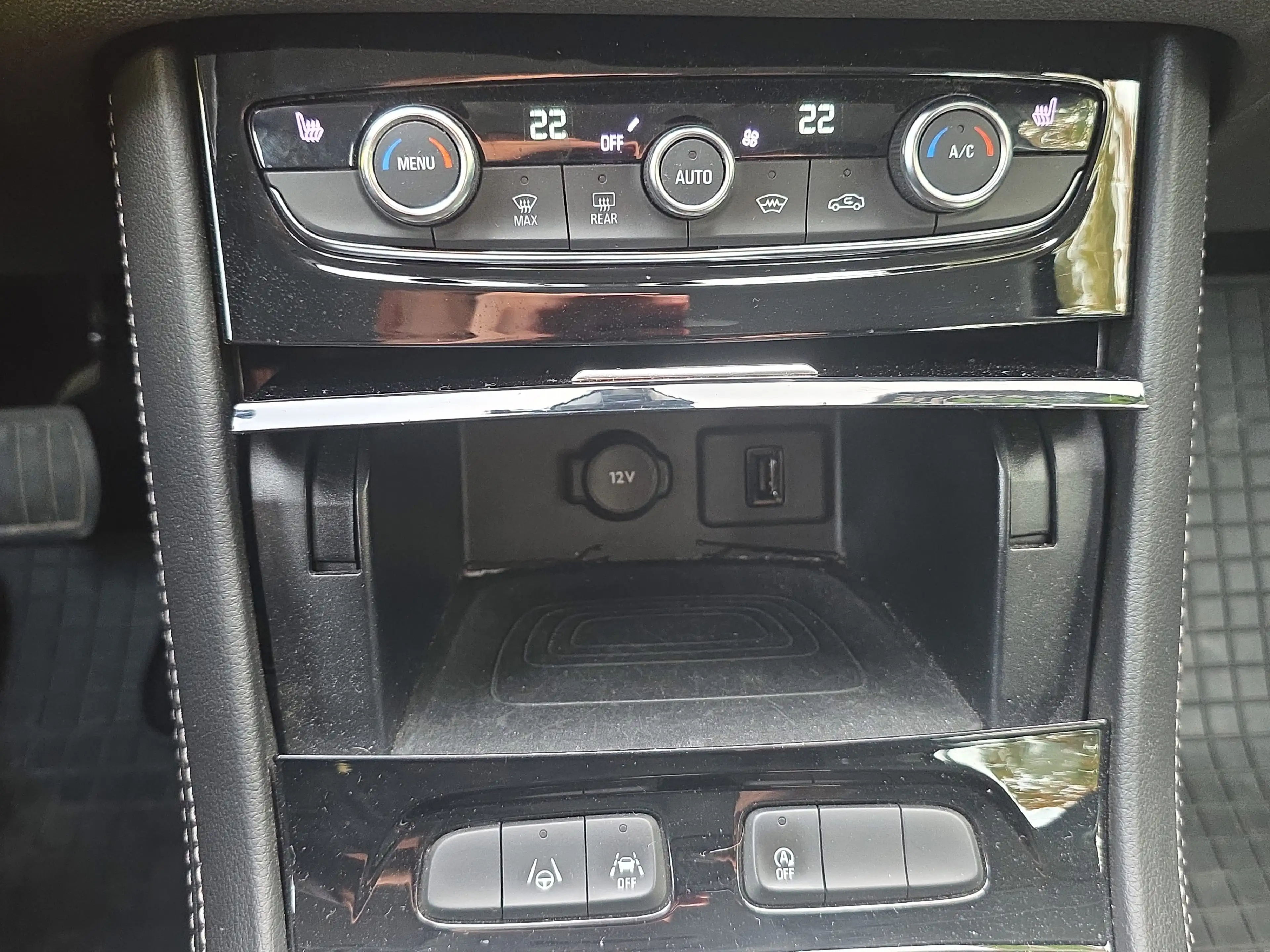 Opel Grandland 1.2 Turbo Enjoy *Klimaautomatik*LED* — photo 13
