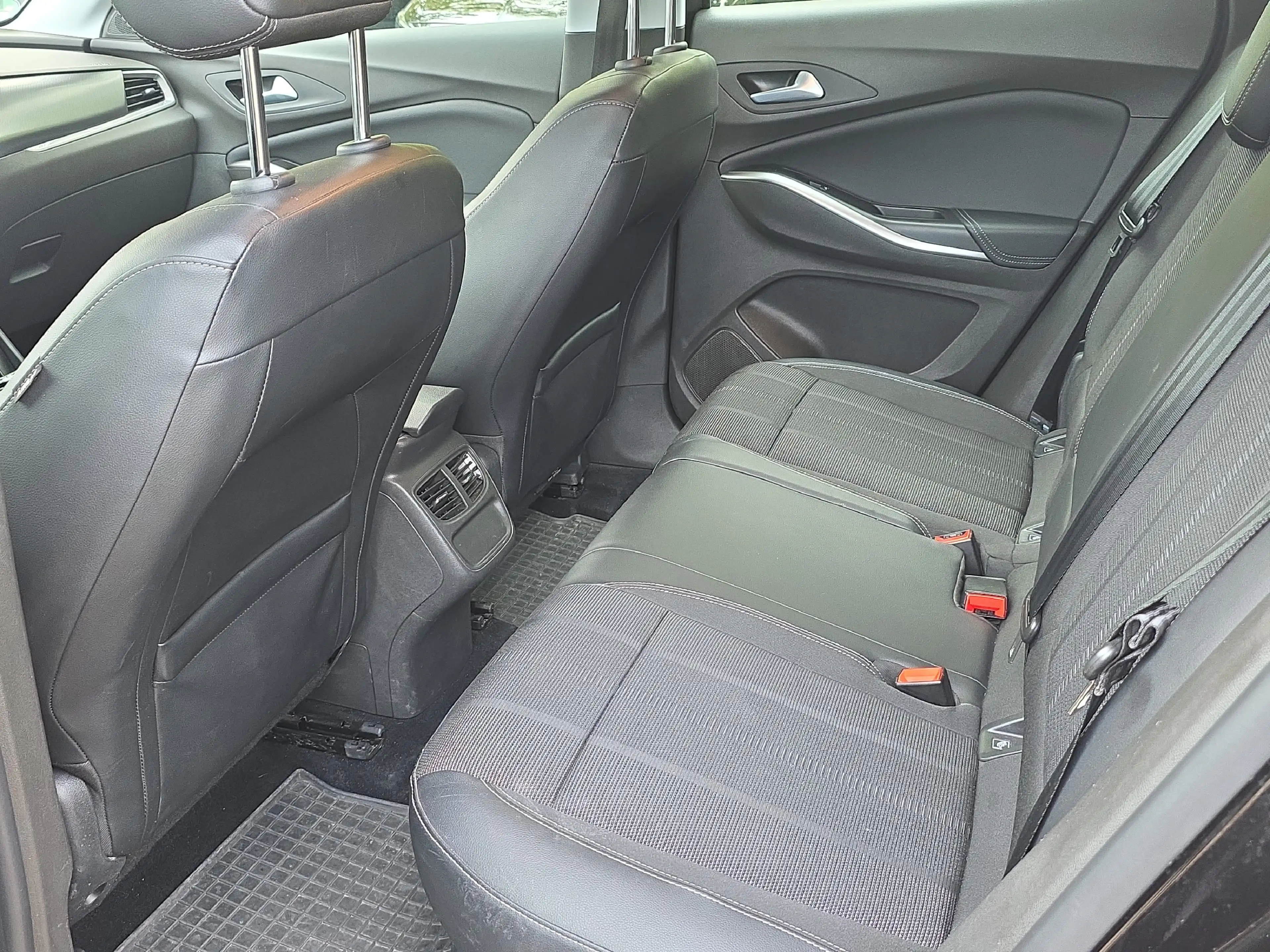 Opel Grandland 1.2 Turbo Enjoy *Klimaautomatik*LED* — photo 10