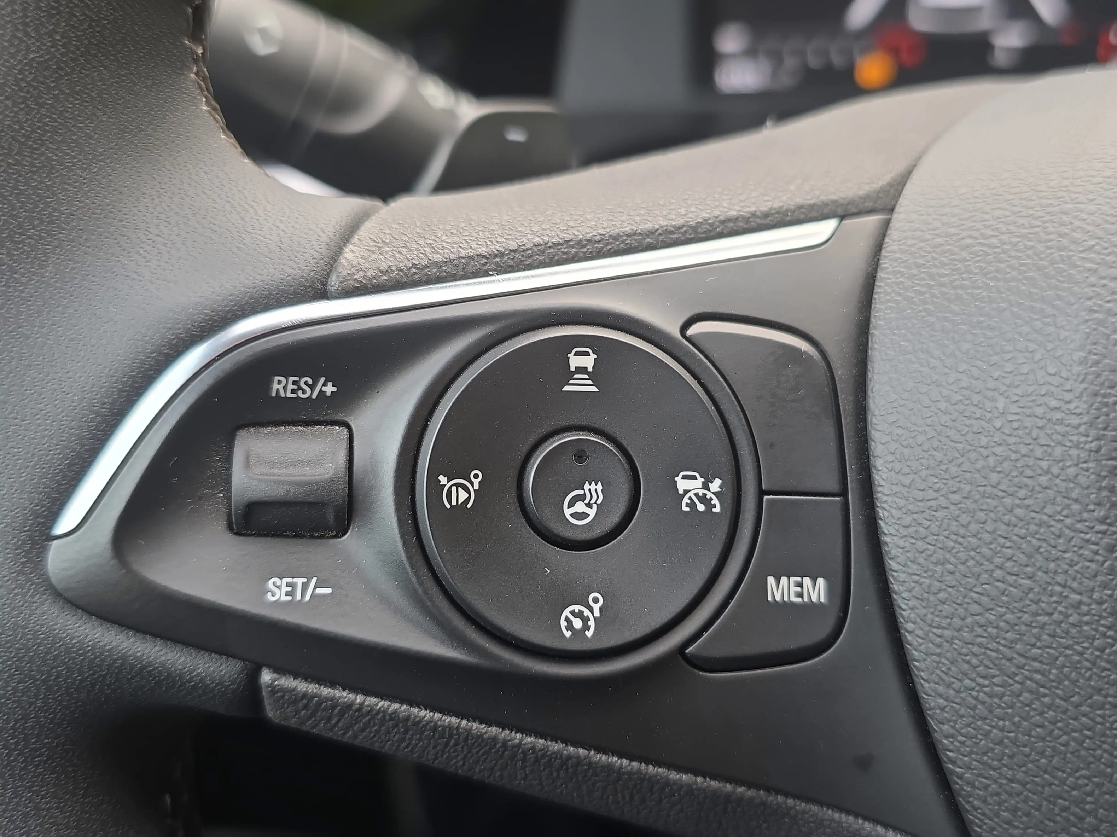 Opel Grandland 1.2 Turbo Enjoy *Klimaautomatik*LED* — photo 14