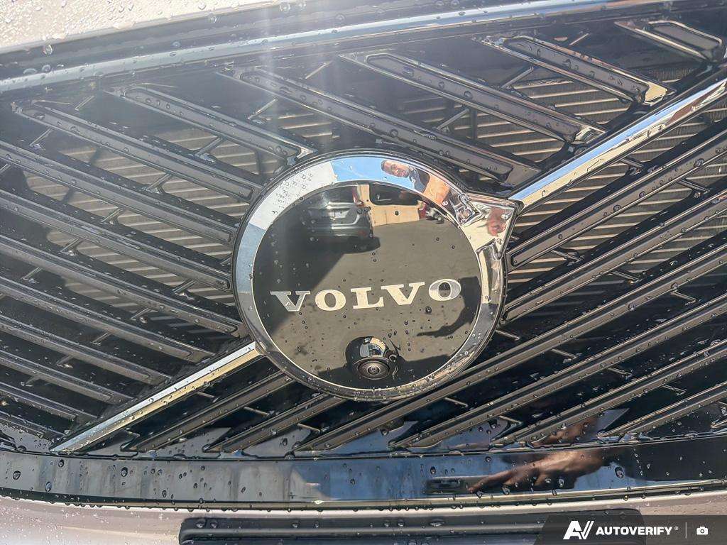 2026 Volvo XC60 T8 AWD Plus Dark Theme thumb 9