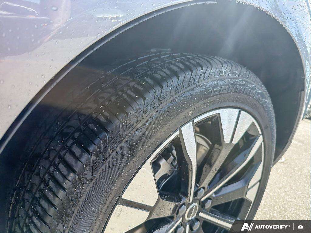 2026 Volvo XC60 T8 AWD Plus Dark Theme thumb 7