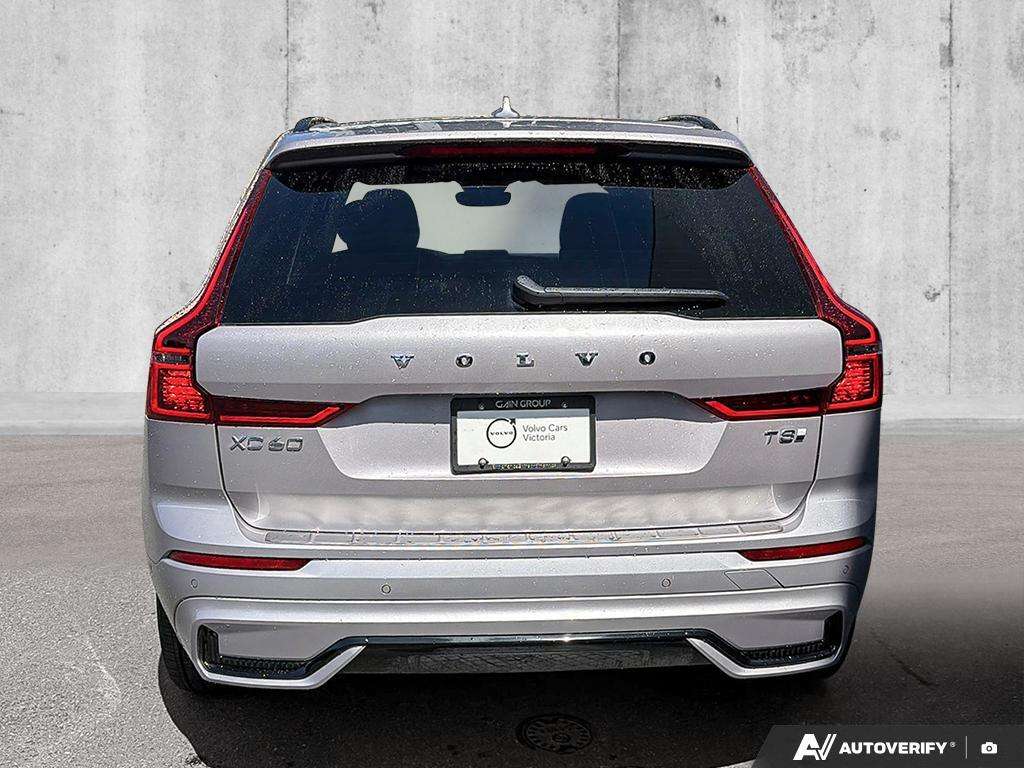 2026 Volvo XC60 T8 AWD Plus Dark Theme alt 5