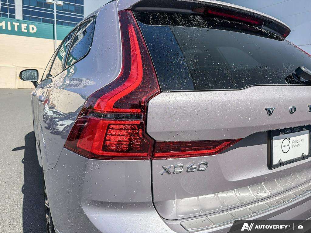 2026 Volvo XC60 T8 AWD Plus Dark Theme thumb 10