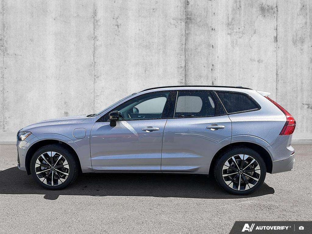 2026 Volvo XC60 T8 AWD Plus Dark Theme alt 3
