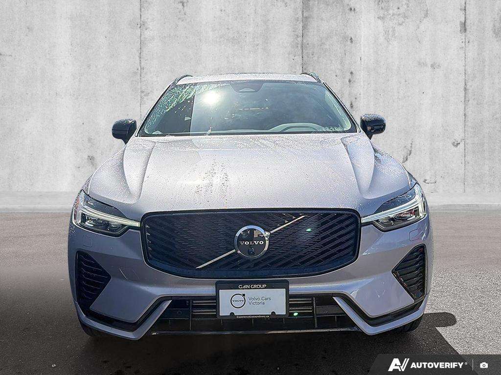 2026 Volvo XC60 T8 AWD Plus Dark Theme alt 2