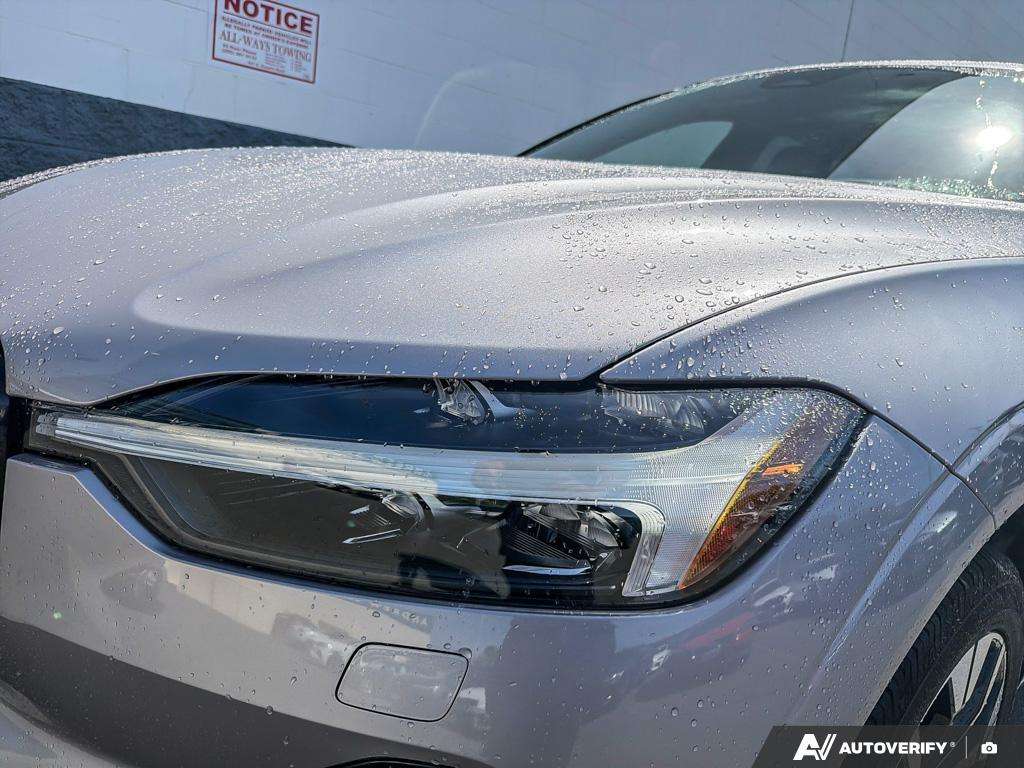 2026 Volvo XC60 T8 AWD Plus Dark Theme thumb 8