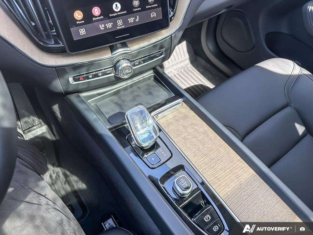2026 Volvo XC60 T8 AWD Plus Dark Theme thumb 17