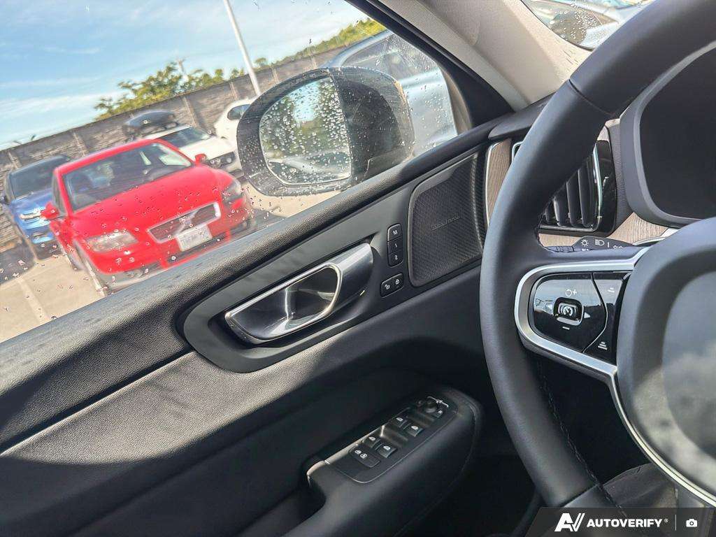 2026 Volvo XC60 T8 AWD Plus Dark Theme thumb 16