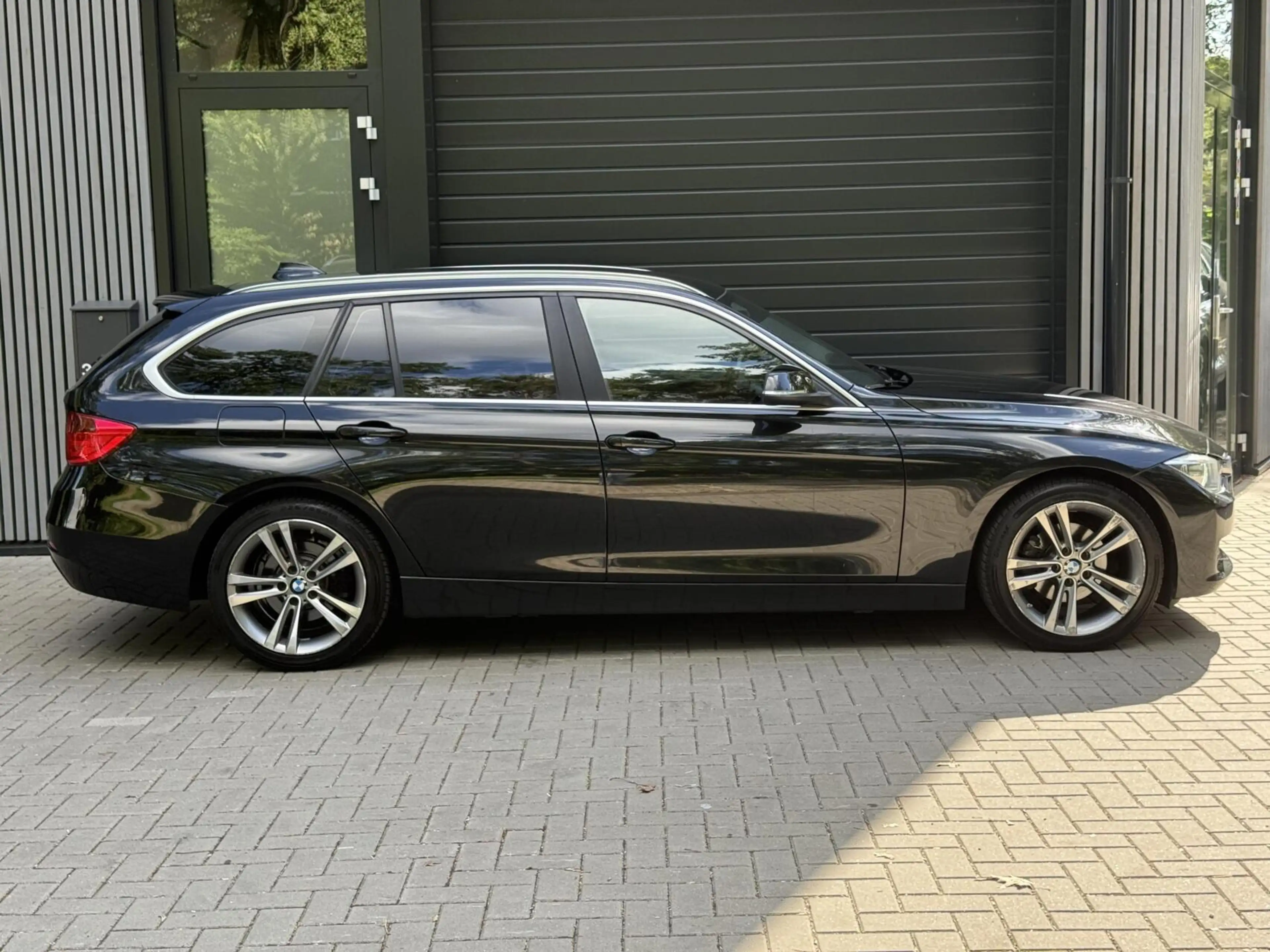 BMW 316 3-serie Touring 316d l Dealer onderhouden l 2e eig — photo 3