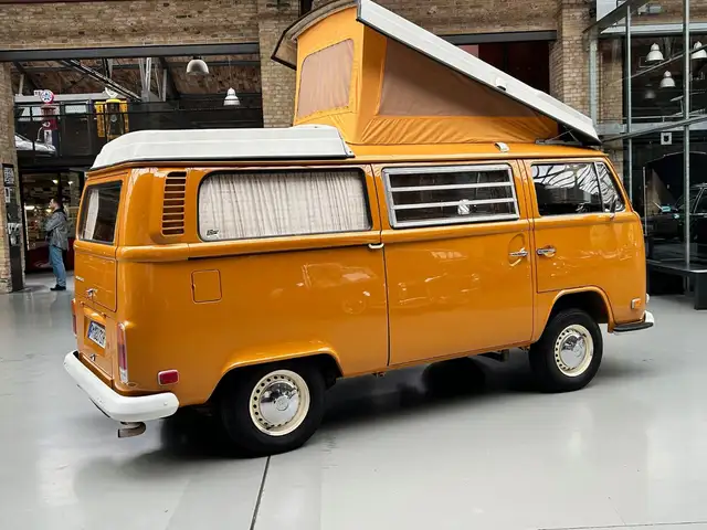 Volkswagen T2 view 5