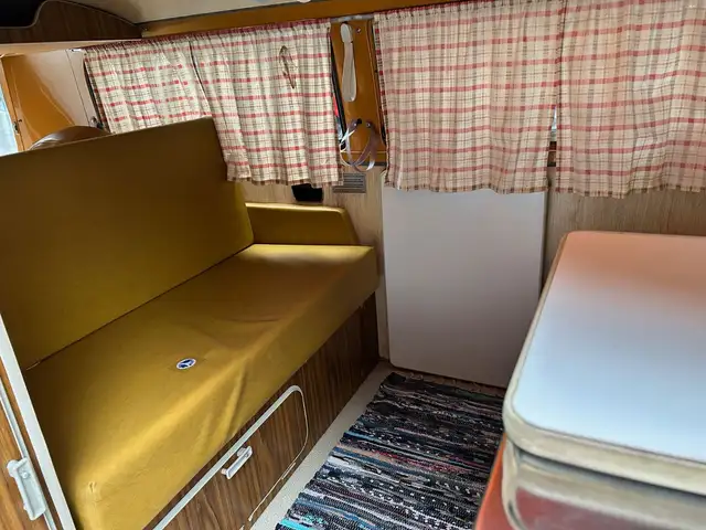 Volkswagen T2 view 14