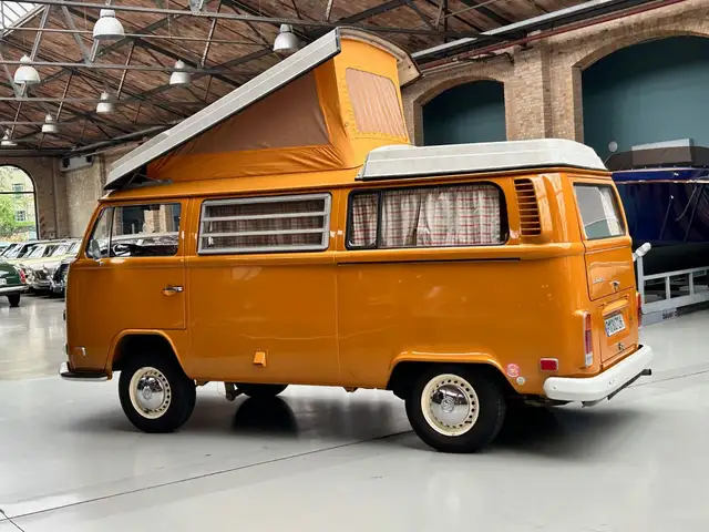 Volkswagen T2 view 10