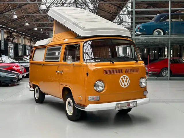 Volkswagen T2 view 2