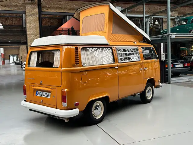 Volkswagen T2 view 6