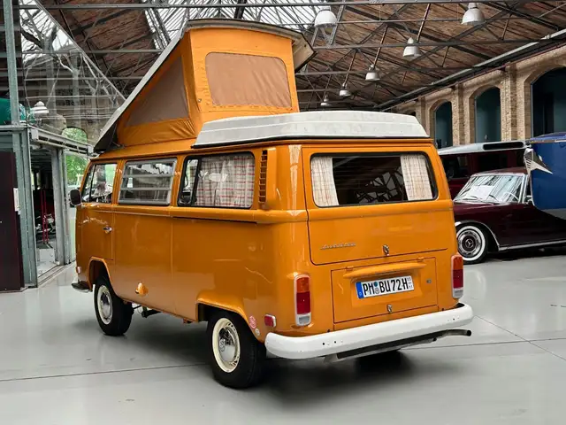 Volkswagen T2 view 9
