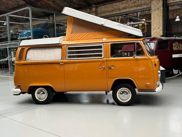Volkswagen T2 view 4