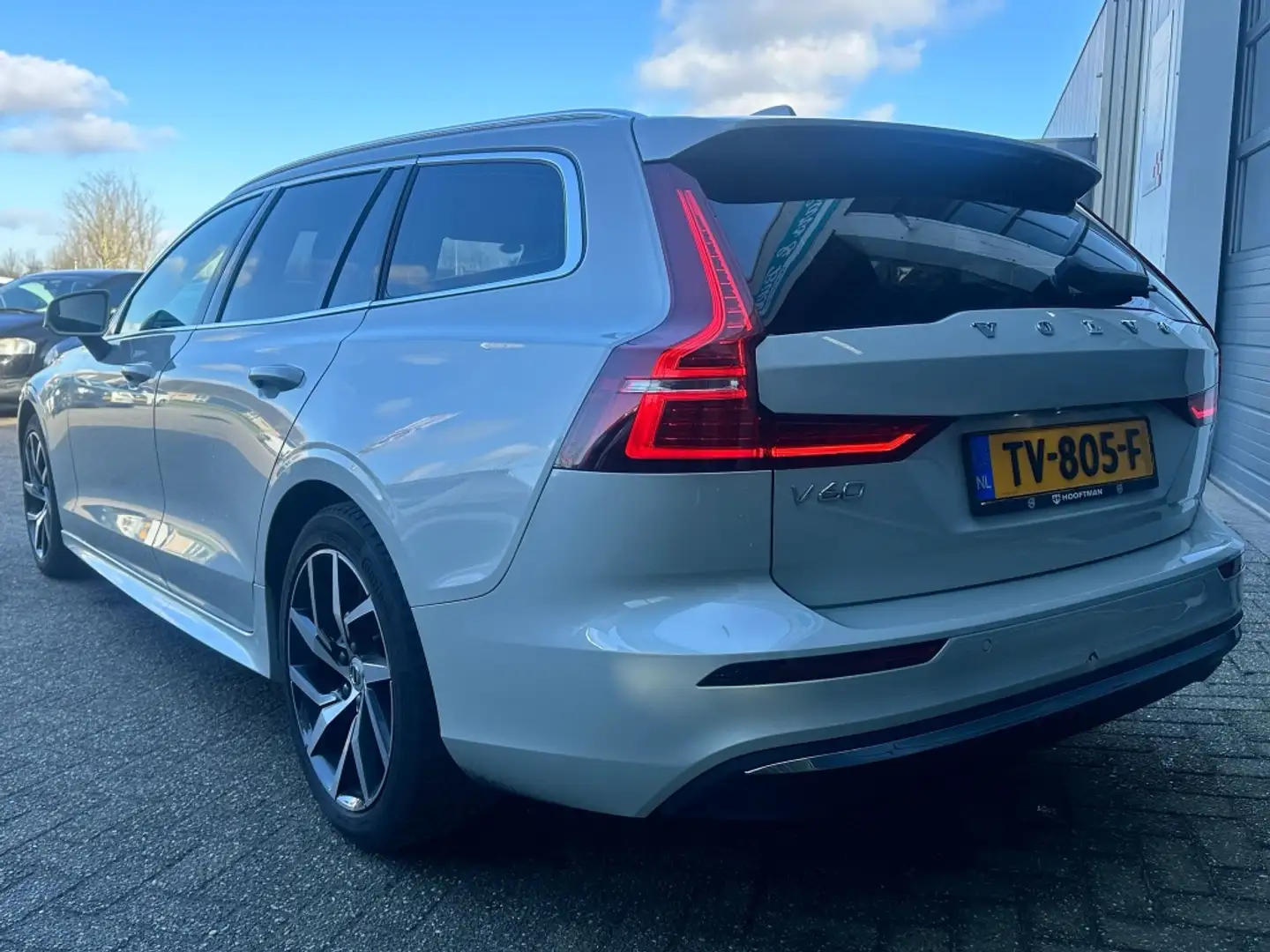 Volvo V60 2.0 T5 Momentum Gris - 2