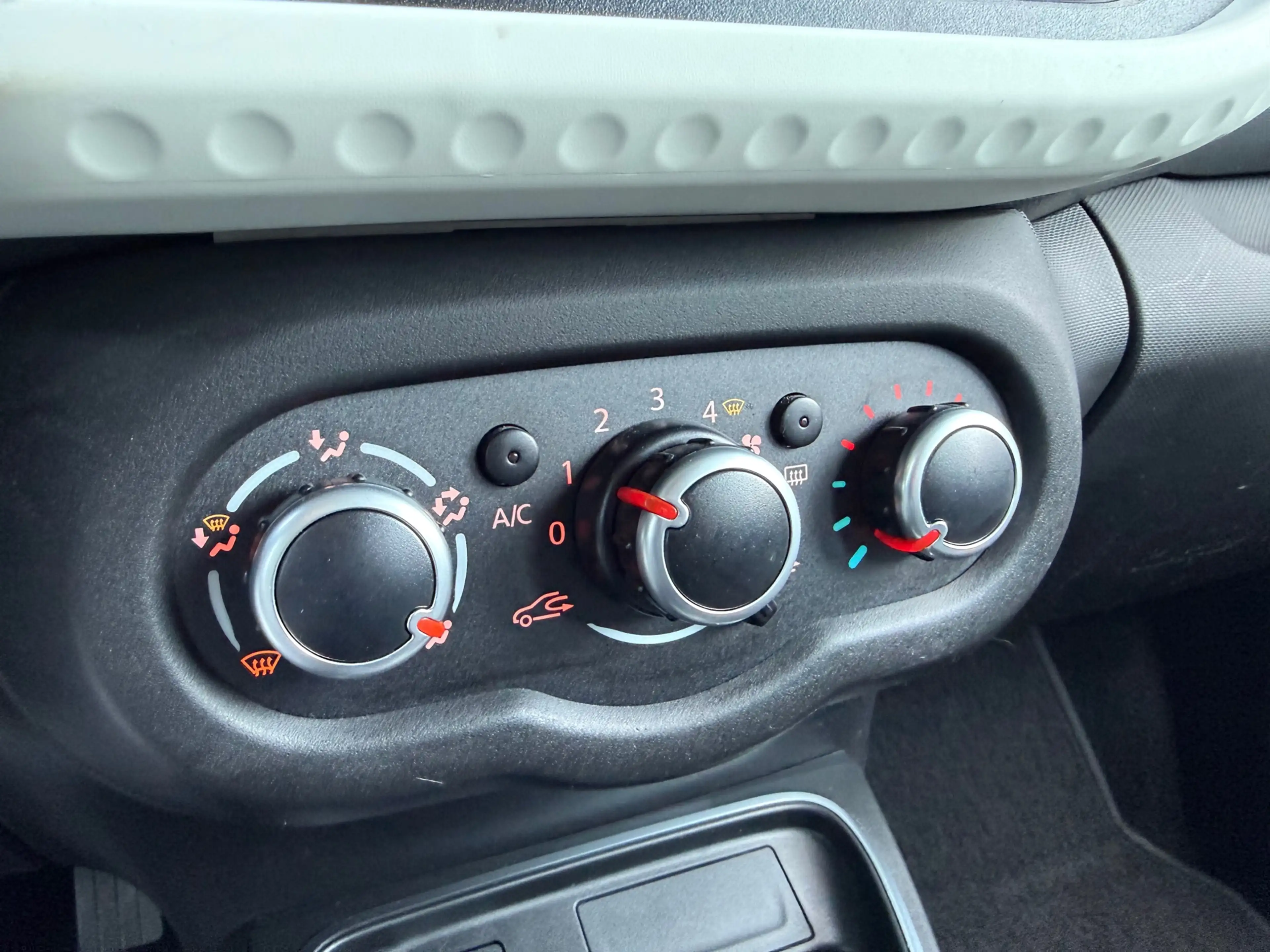 Renault Twingo 1.0 SCe Collection - Airco - Media - Org. NL - lag — photo 31