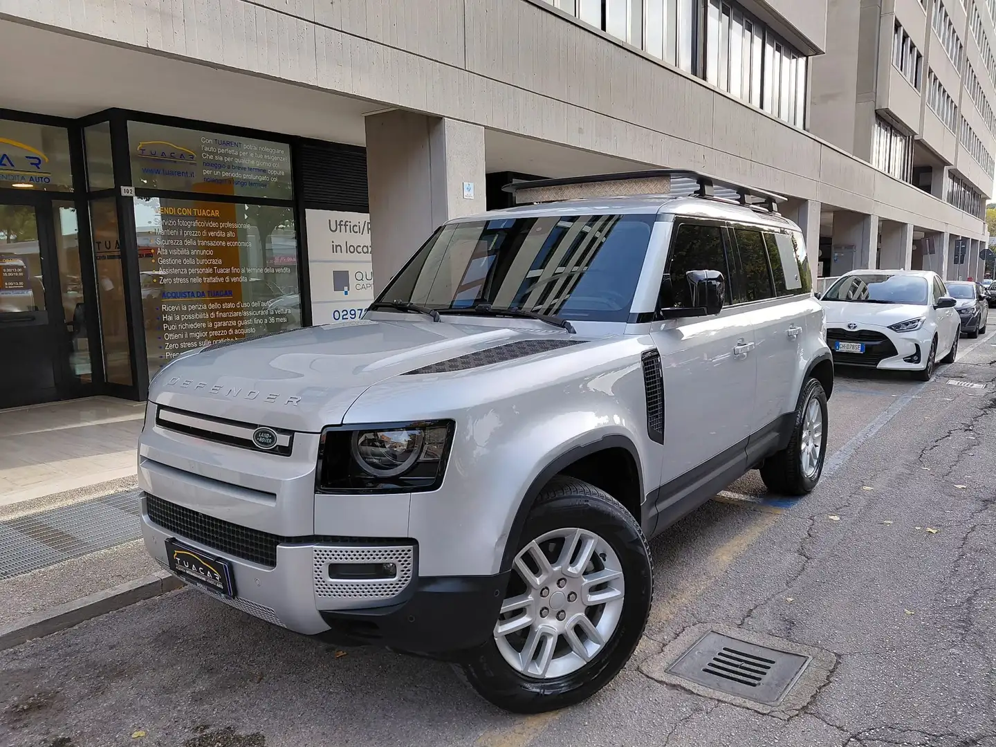 Land Rover Defender Defender  3.0d i6 mhev SE awd 250cv auto Grijs - 1