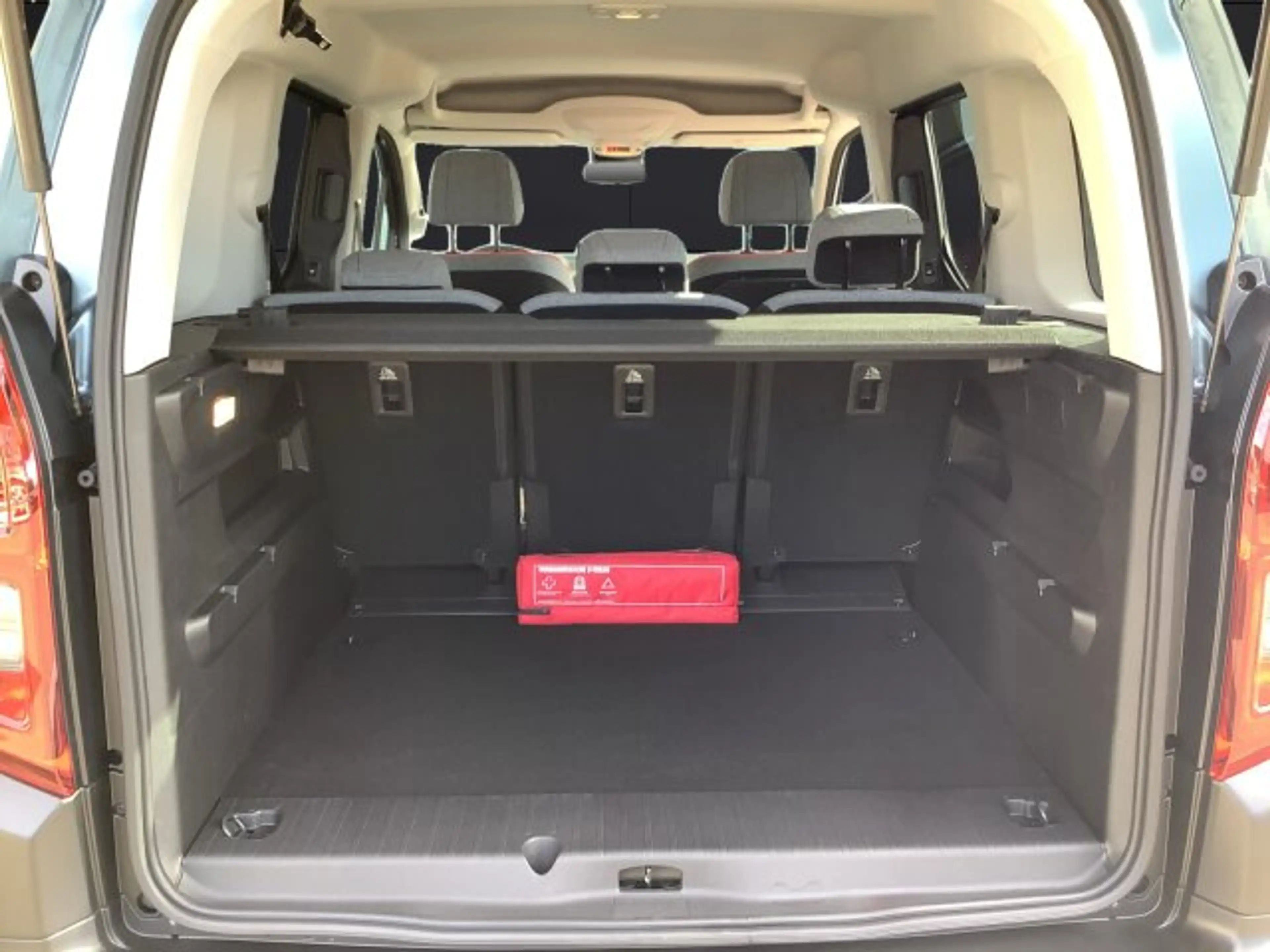 Citroen Berlingo Berlingo M 130 MAX BAR +180°Kamera+NAV+ACC+LHZ+ — photo 15