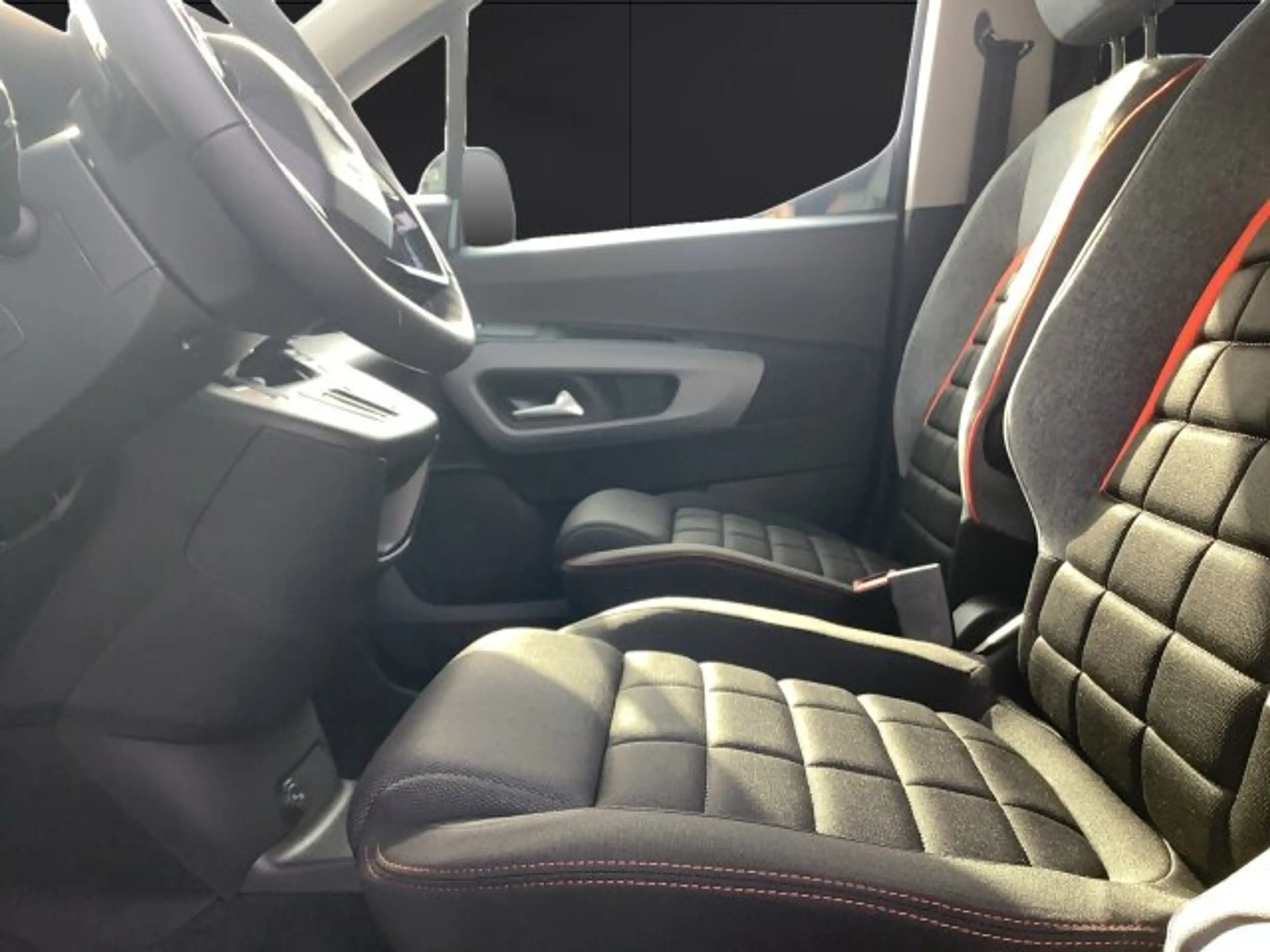 Citroen Berlingo Berlingo M 130 MAX BAR +180°Kamera+NAV+ACC+LHZ+ — photo 5