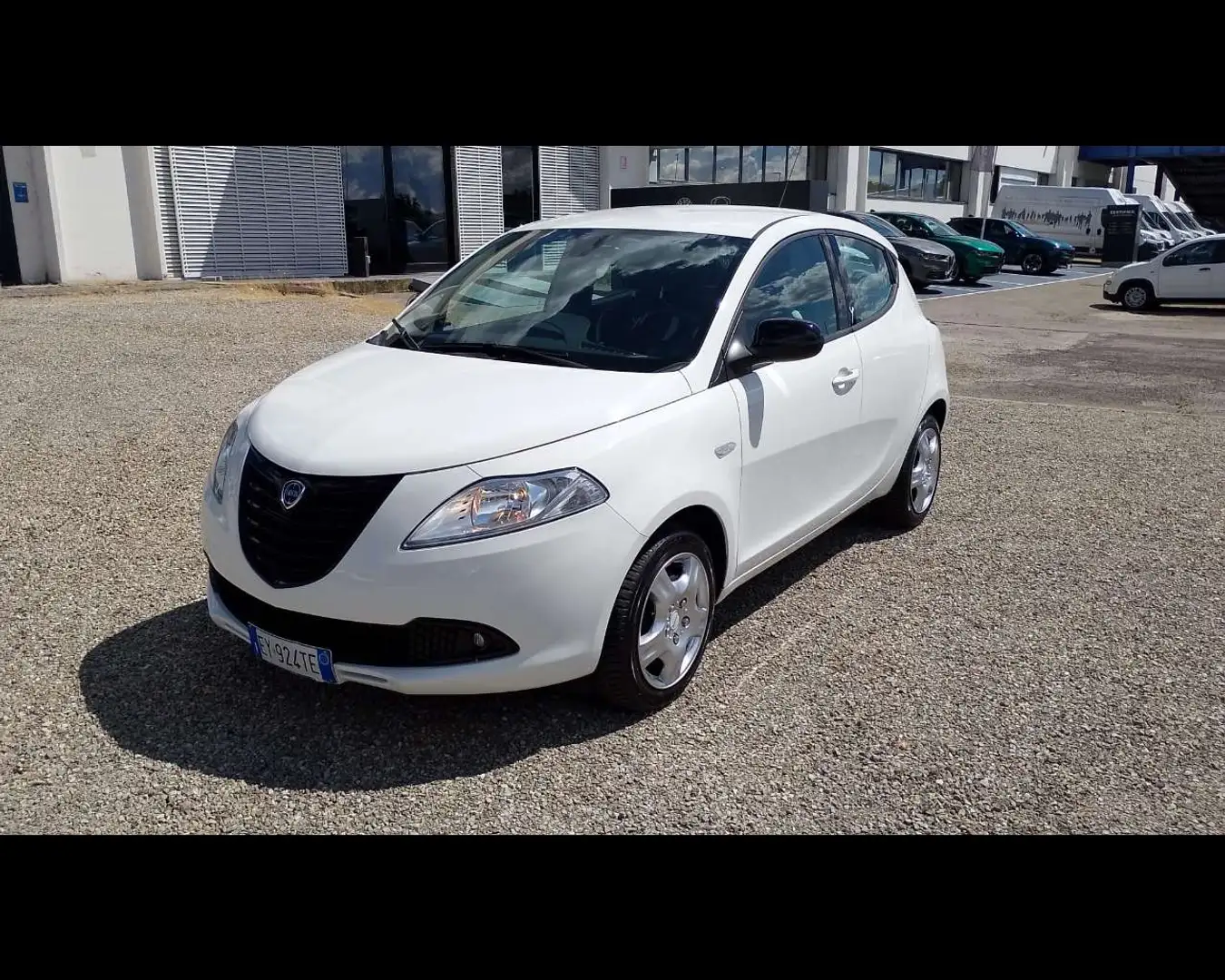 Lancia Ypsilon 3ª serie - Ypsilon 1.3 MJT 16V 95 CV 5 porte S&S E Bianco - 1