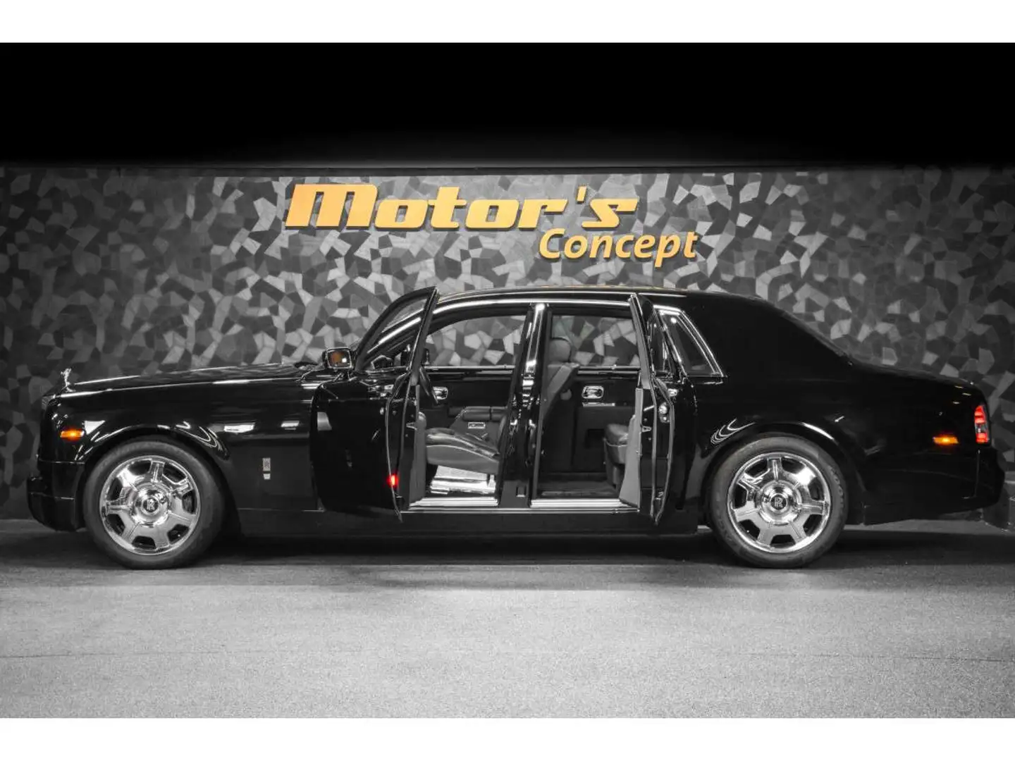 Rolls-Royce Phantom 6.75 V12 Noir - 2