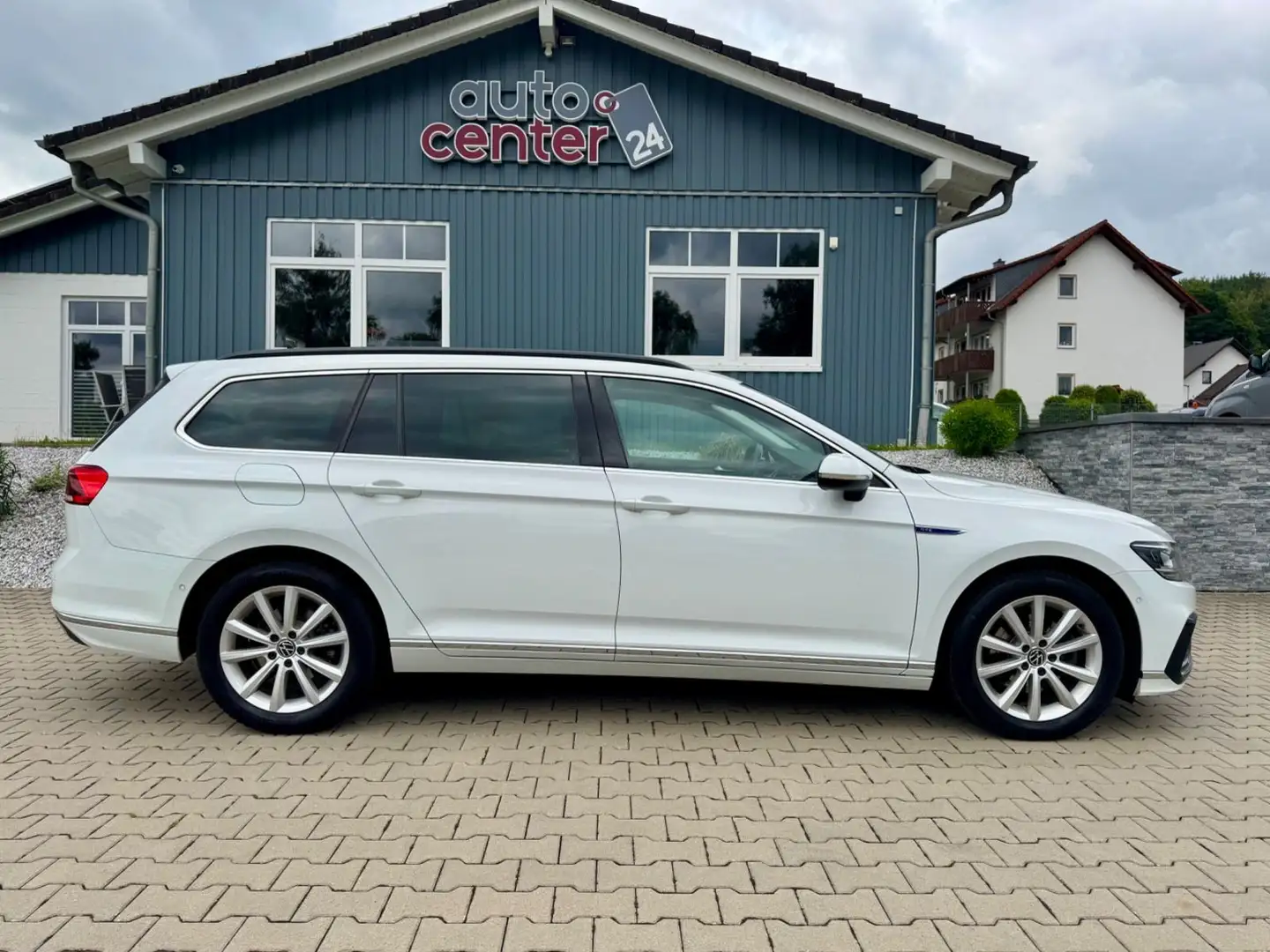 Volkswagen Passat Variant GTE°1.Hand°AHK°LED°Navi° Weiß - 2