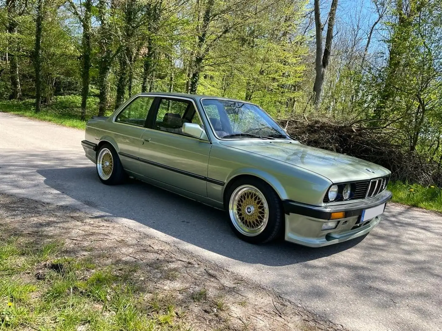 BMW 320 i Green - 1