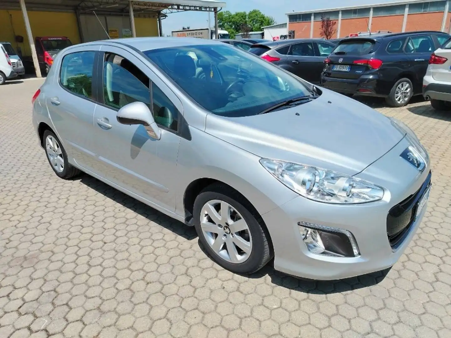 Peugeot 308 1.6 e-hdi 8v Access s&s 112cv 5p Argento - 2