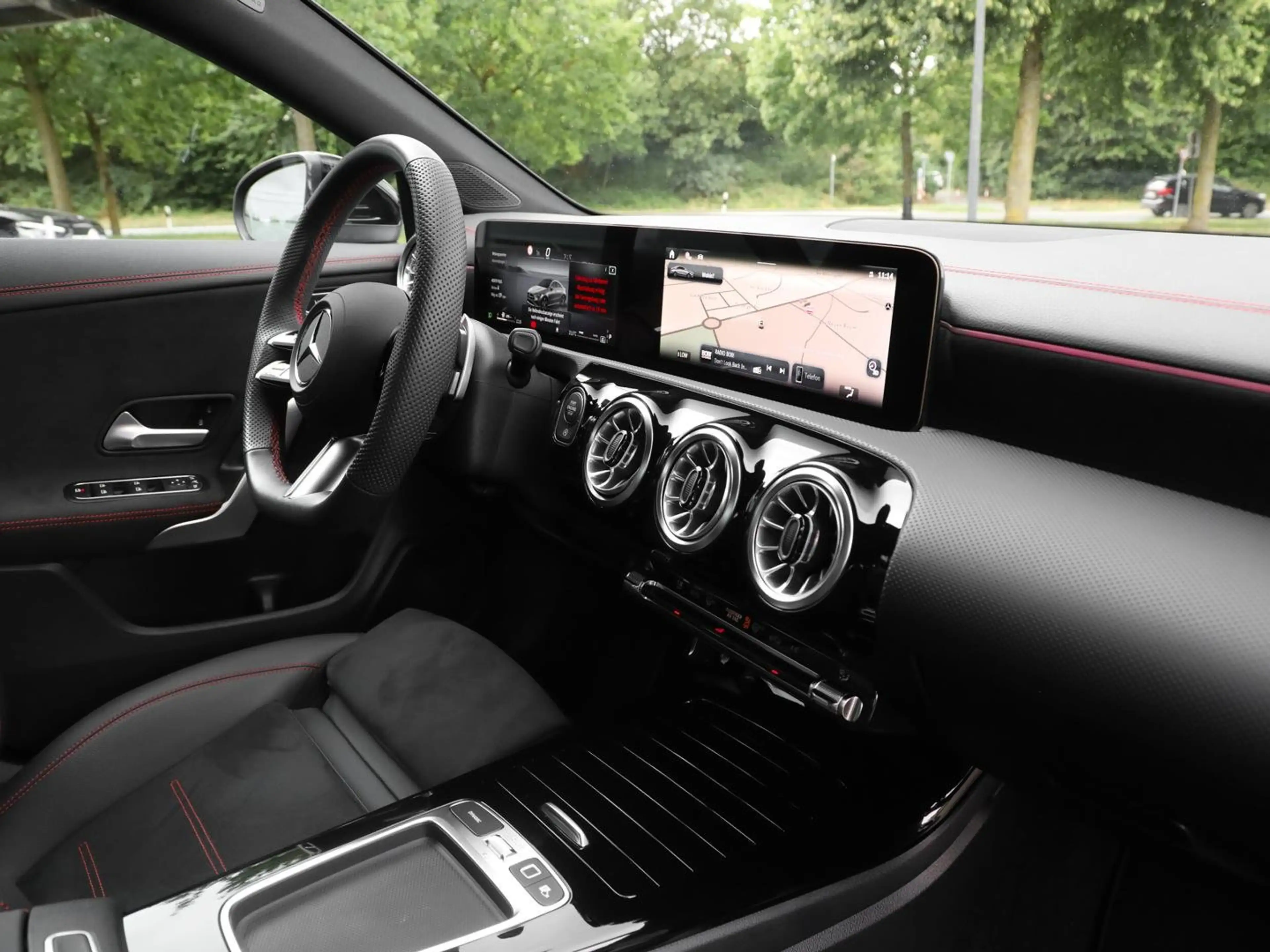 Mercedes-Benz CLA 200 AMG Advanced Panorama Ambiente Kamera — photo 7