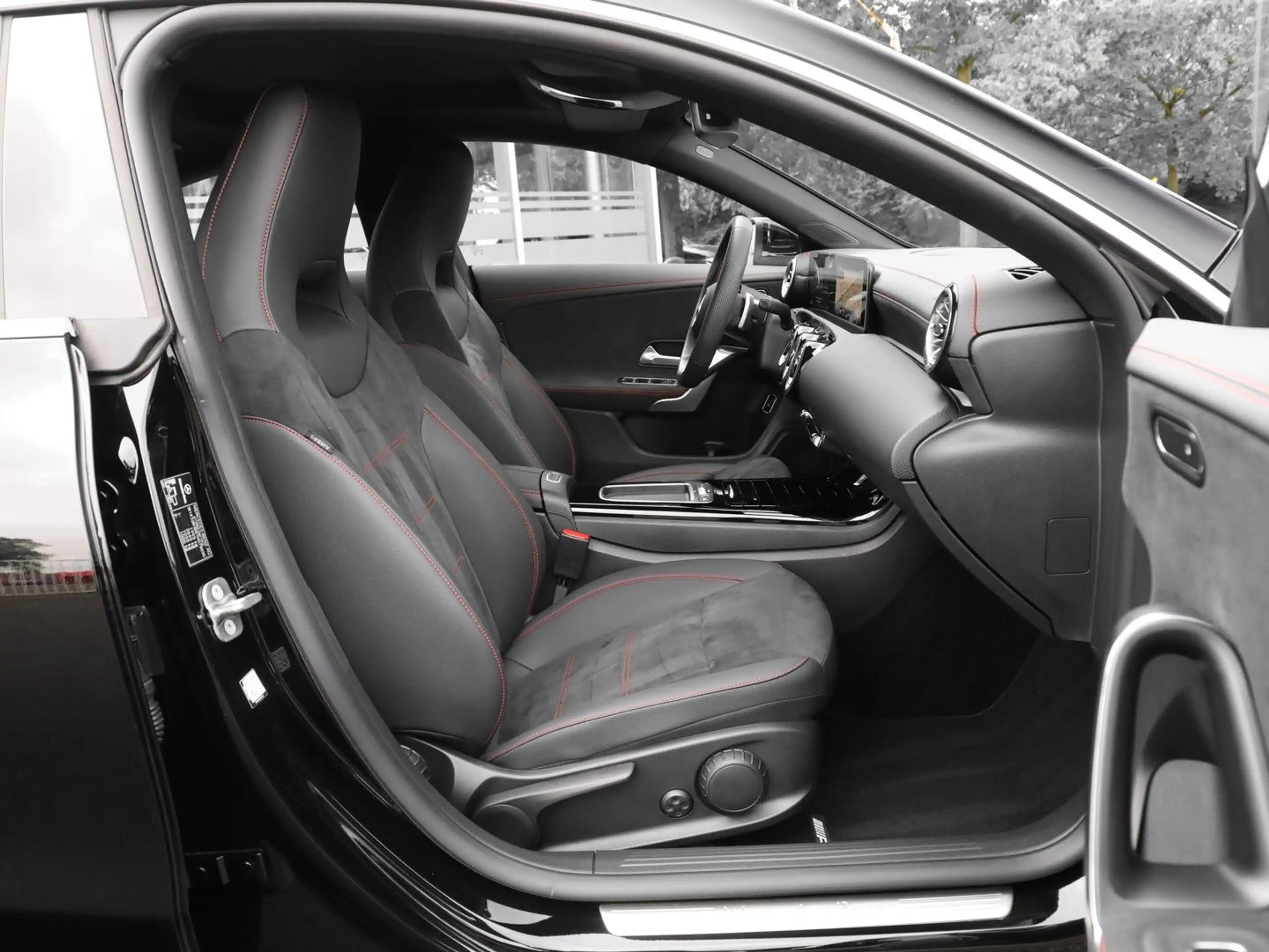 Mercedes-Benz CLA 200 AMG Advanced Panorama Ambiente Kamera — photo 6