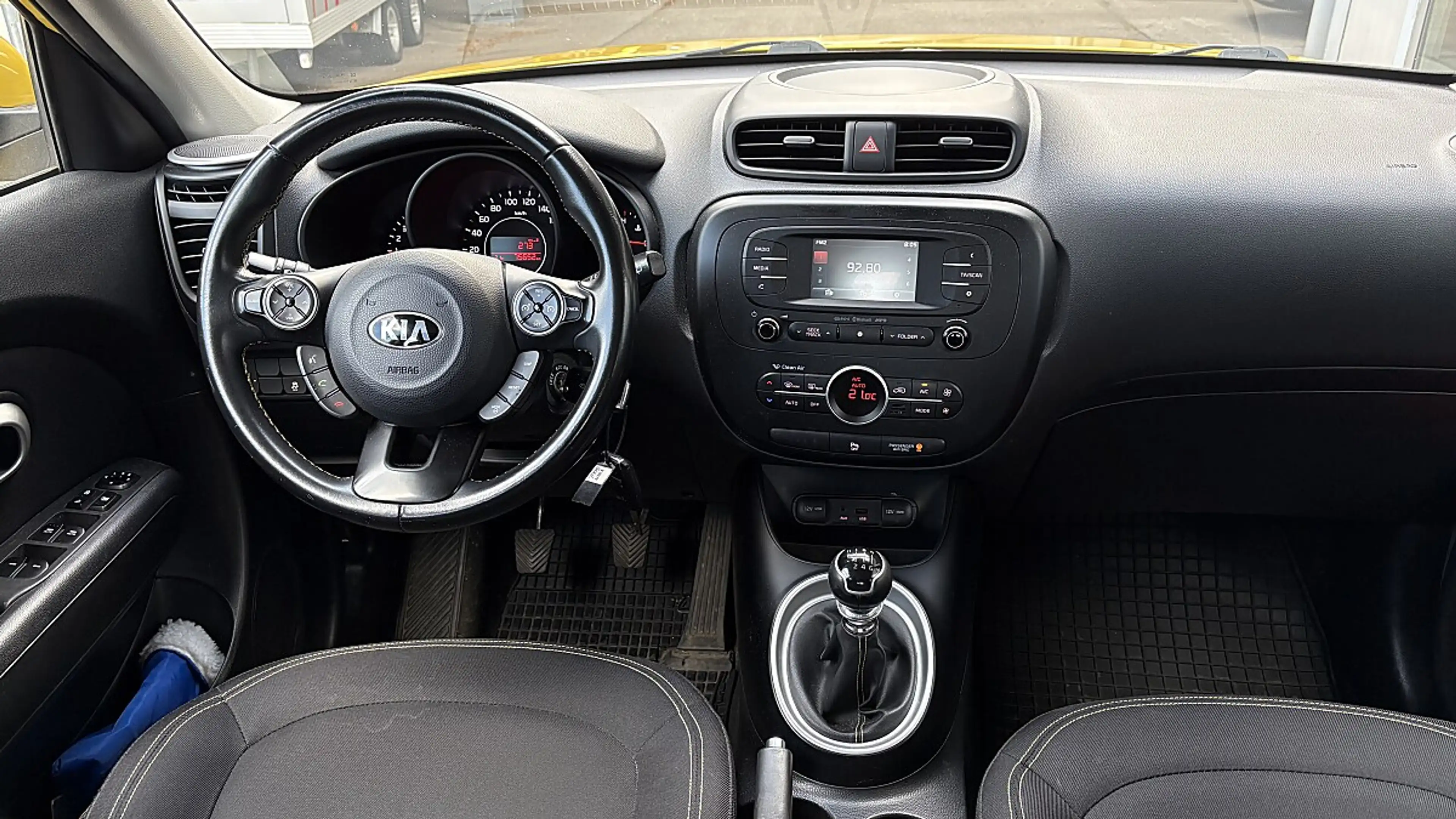 Kia Soul 1,6 CRDi Silber — photo 5