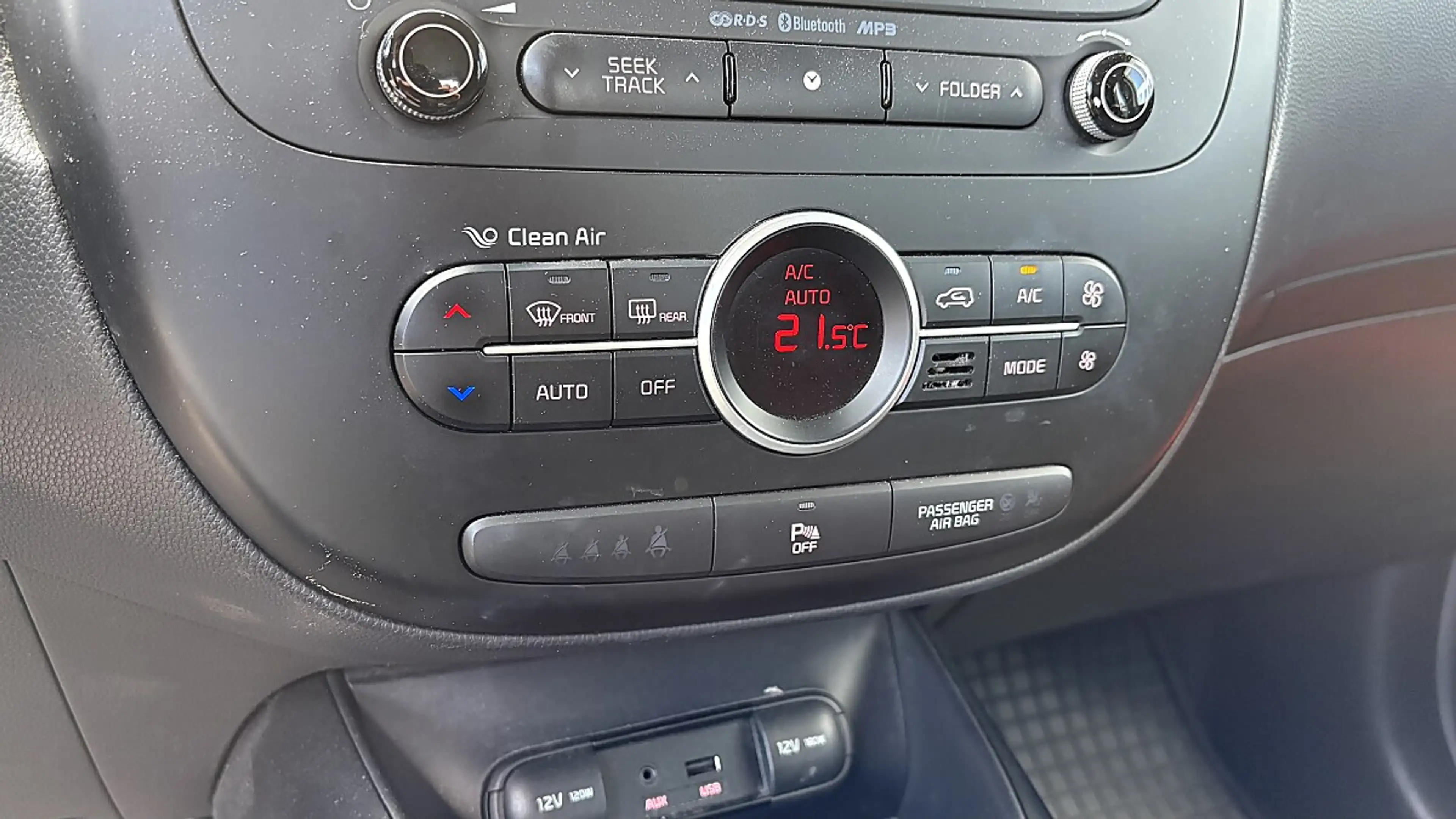 Kia Soul 1,6 CRDi Silber — photo 9
