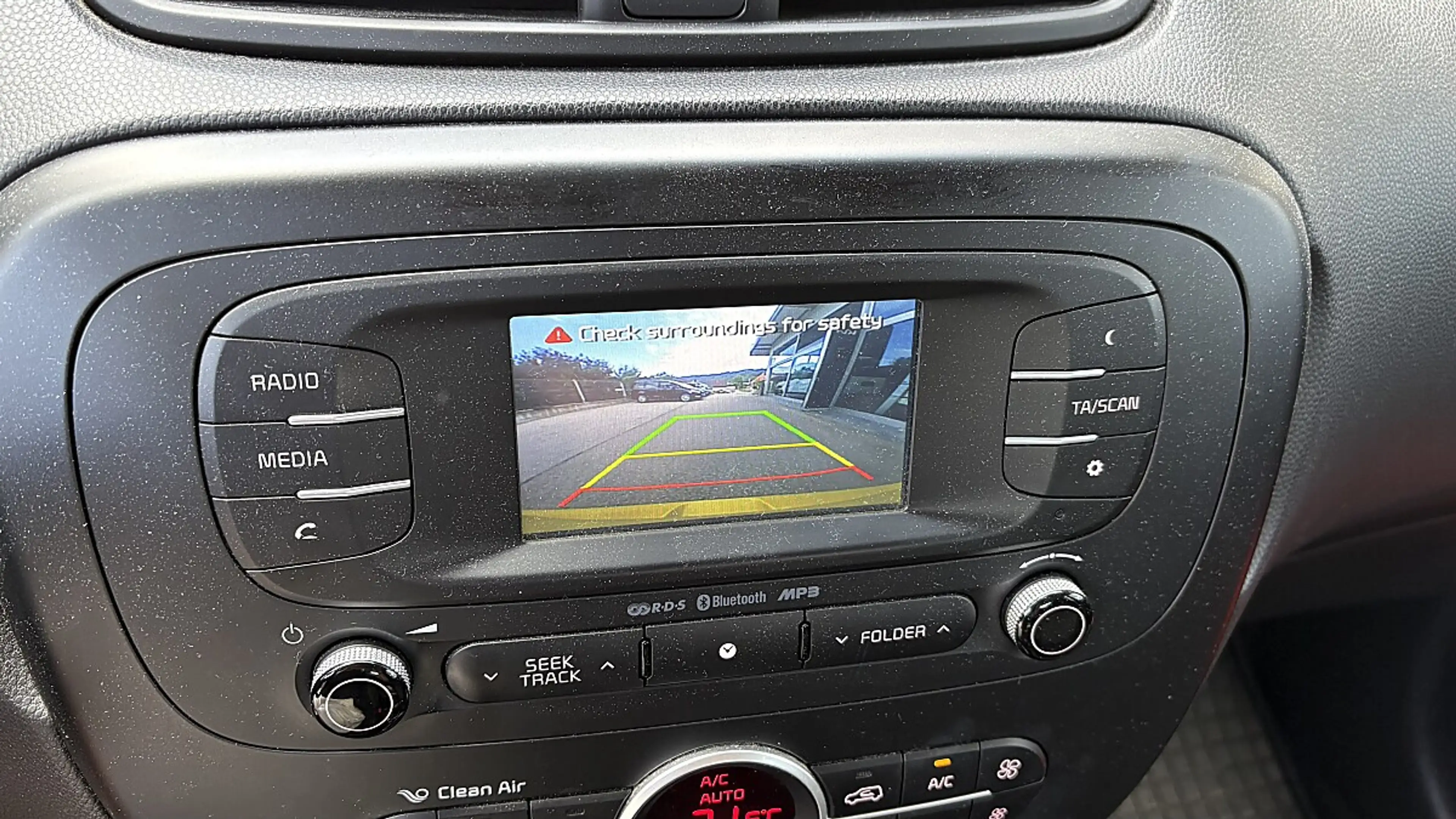 Kia Soul 1,6 CRDi Silber — photo 10