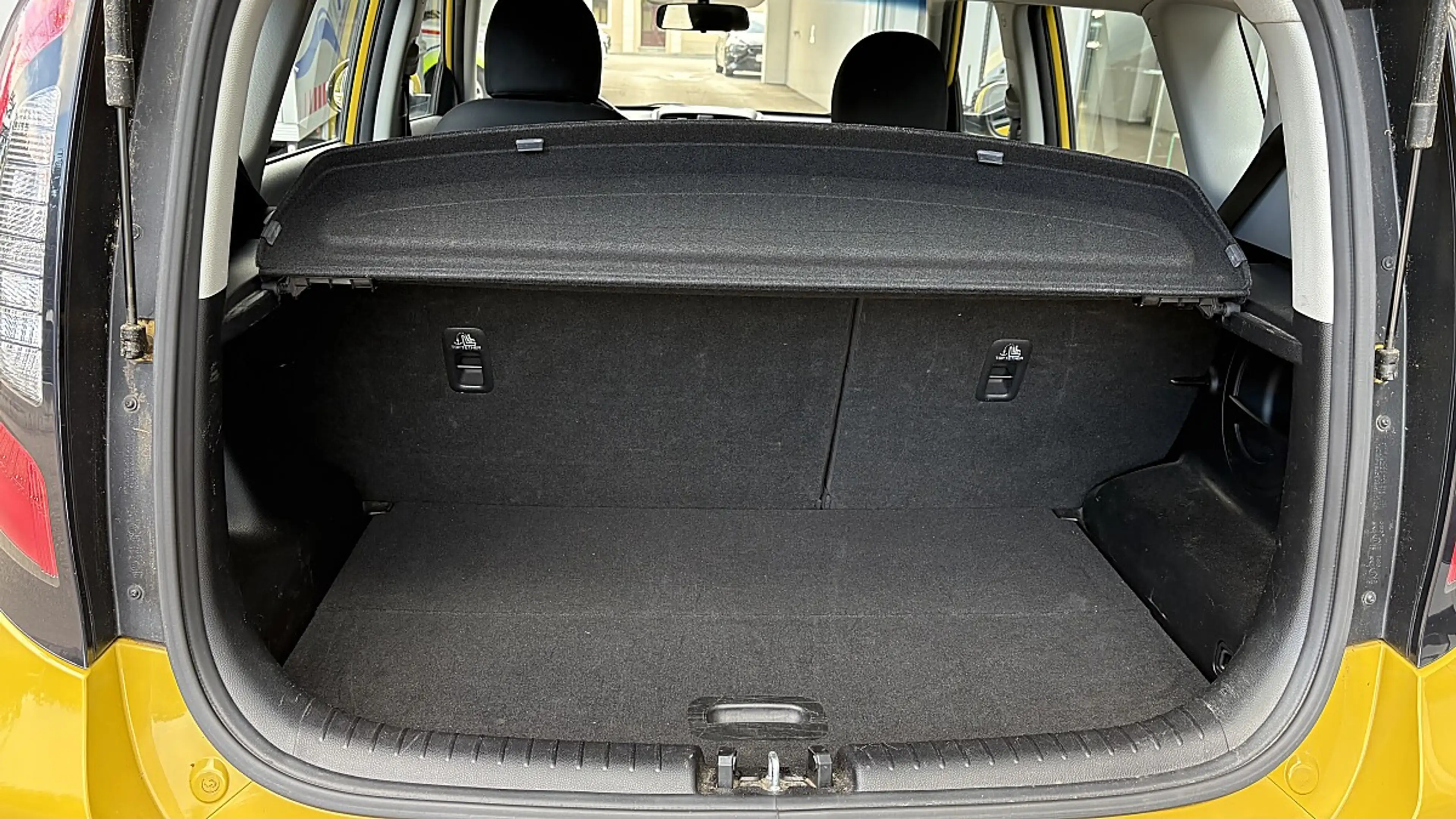 Kia Soul 1,6 CRDi Silber — photo 8