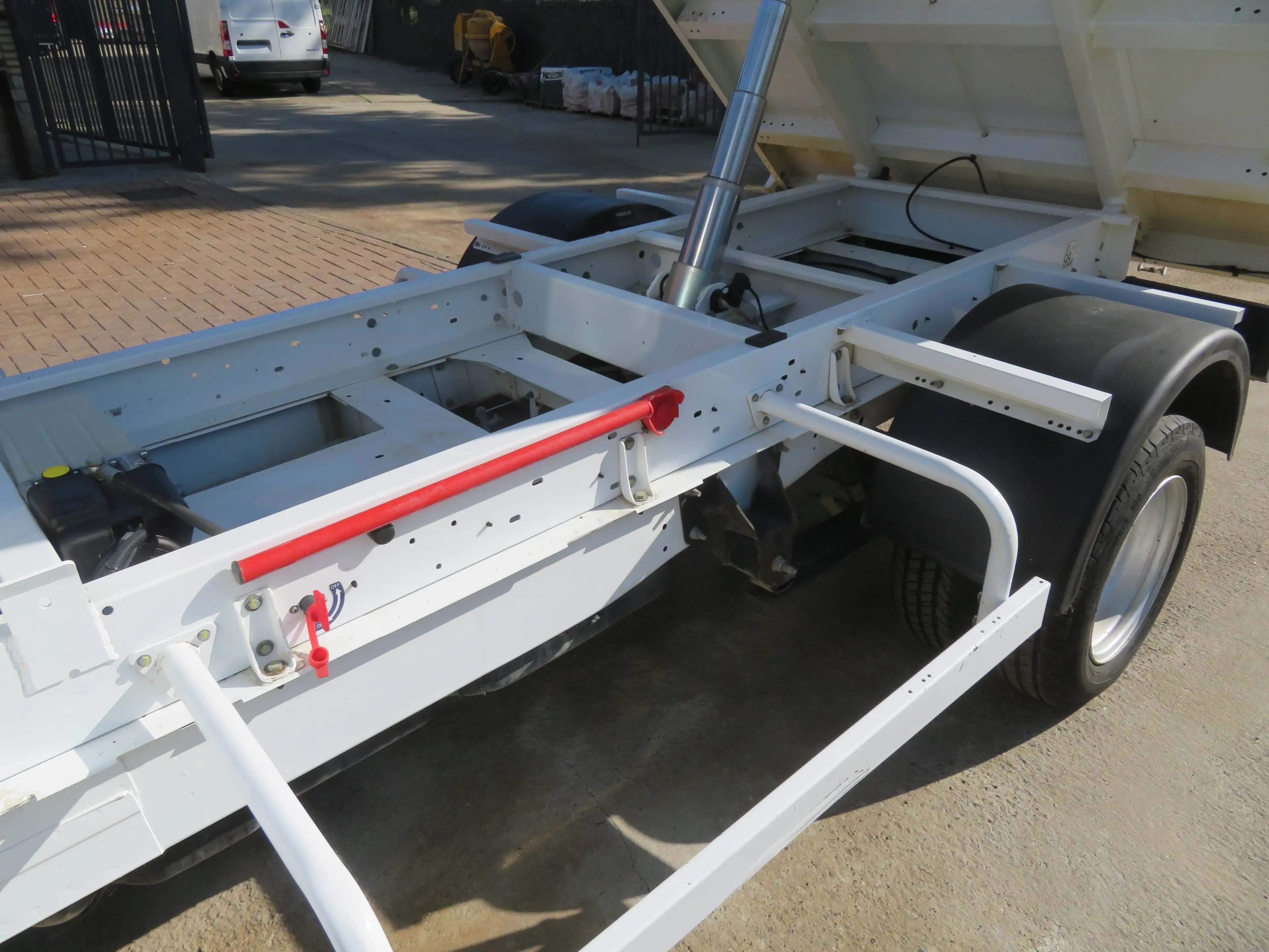Ford Transit 2.0TDCi Kipper — photo 9