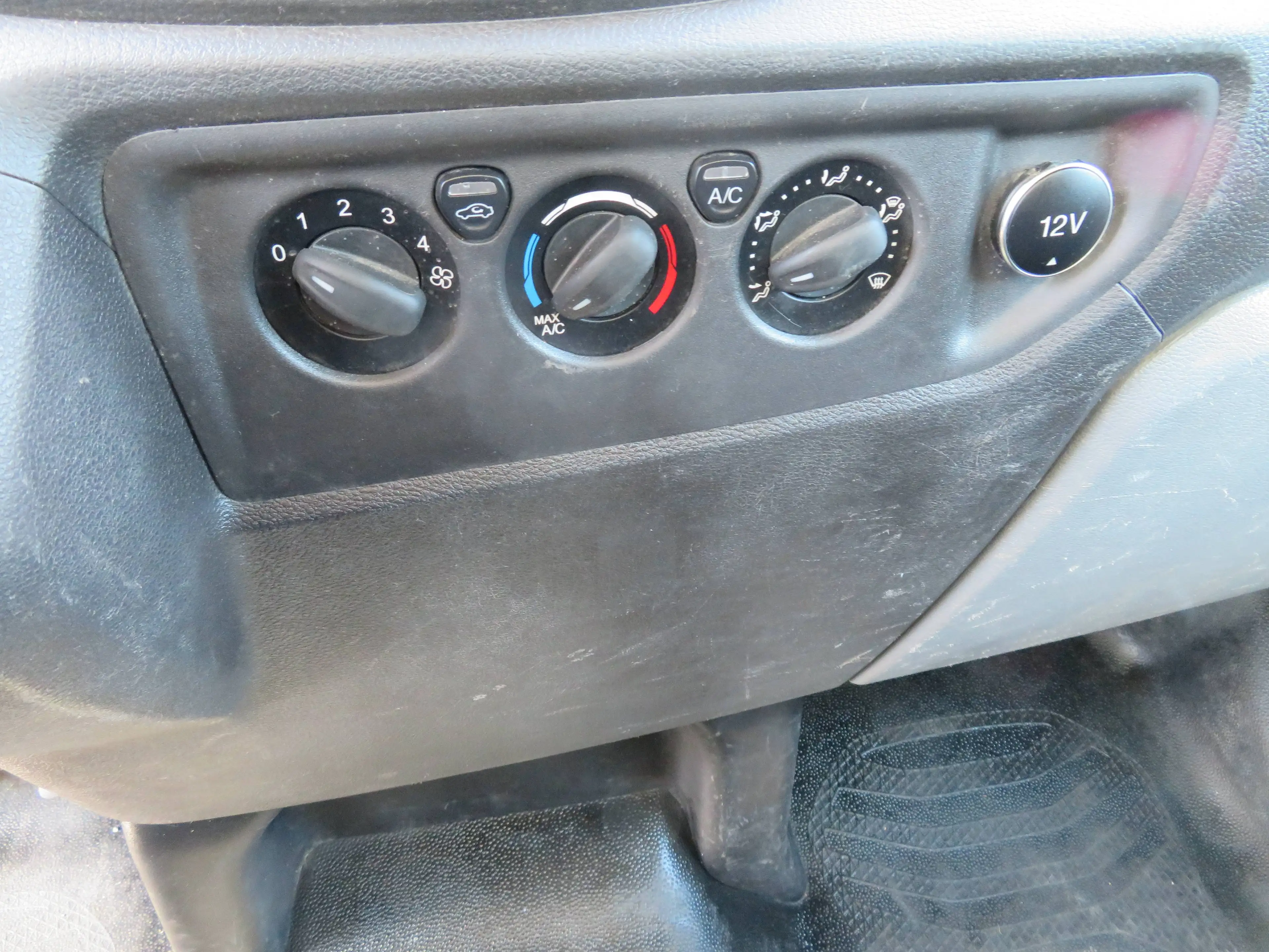 Ford Transit 2.0TDCi Kipper — photo 13