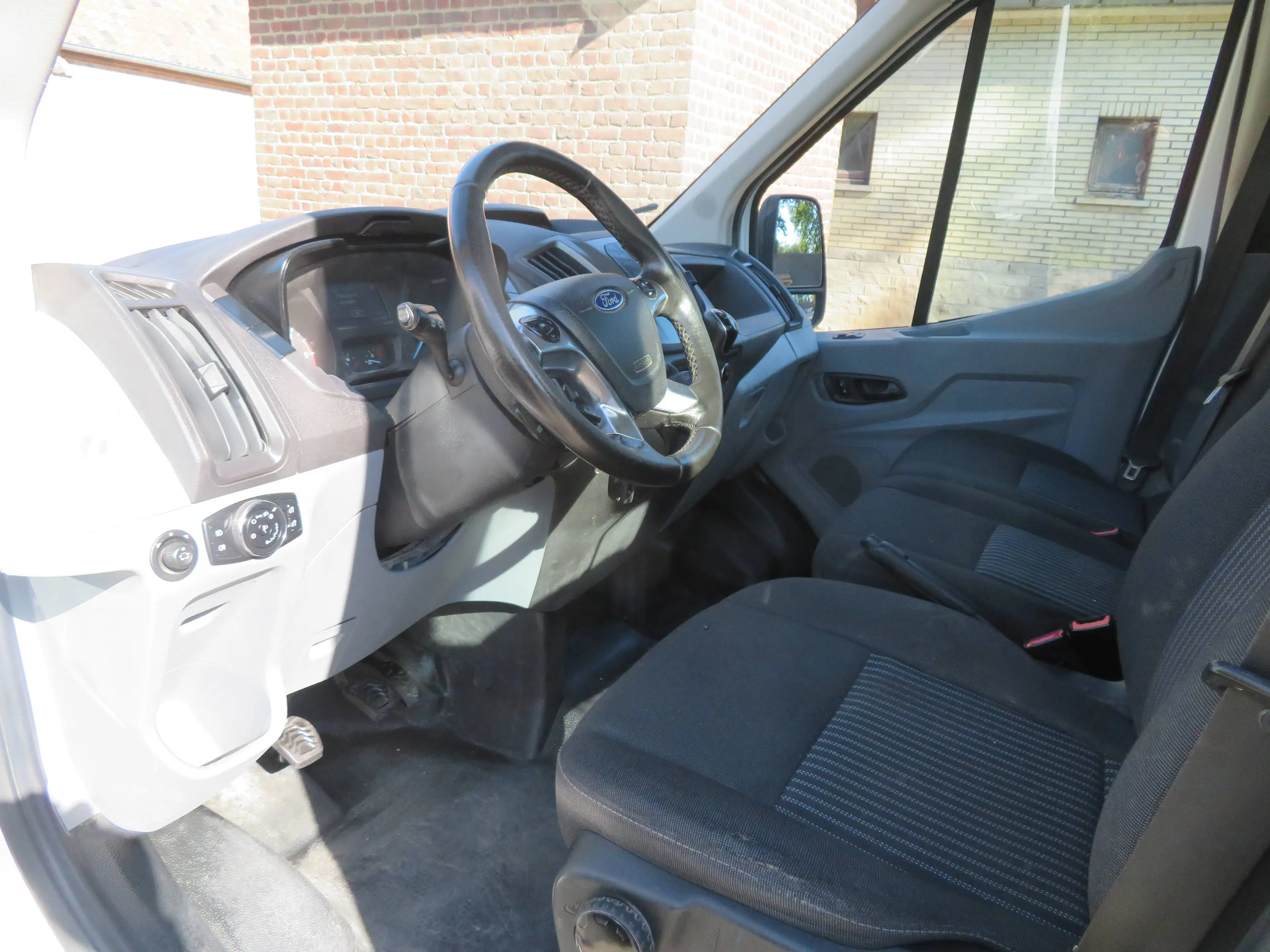 Ford Transit 2.0TDCi Kipper — photo 11