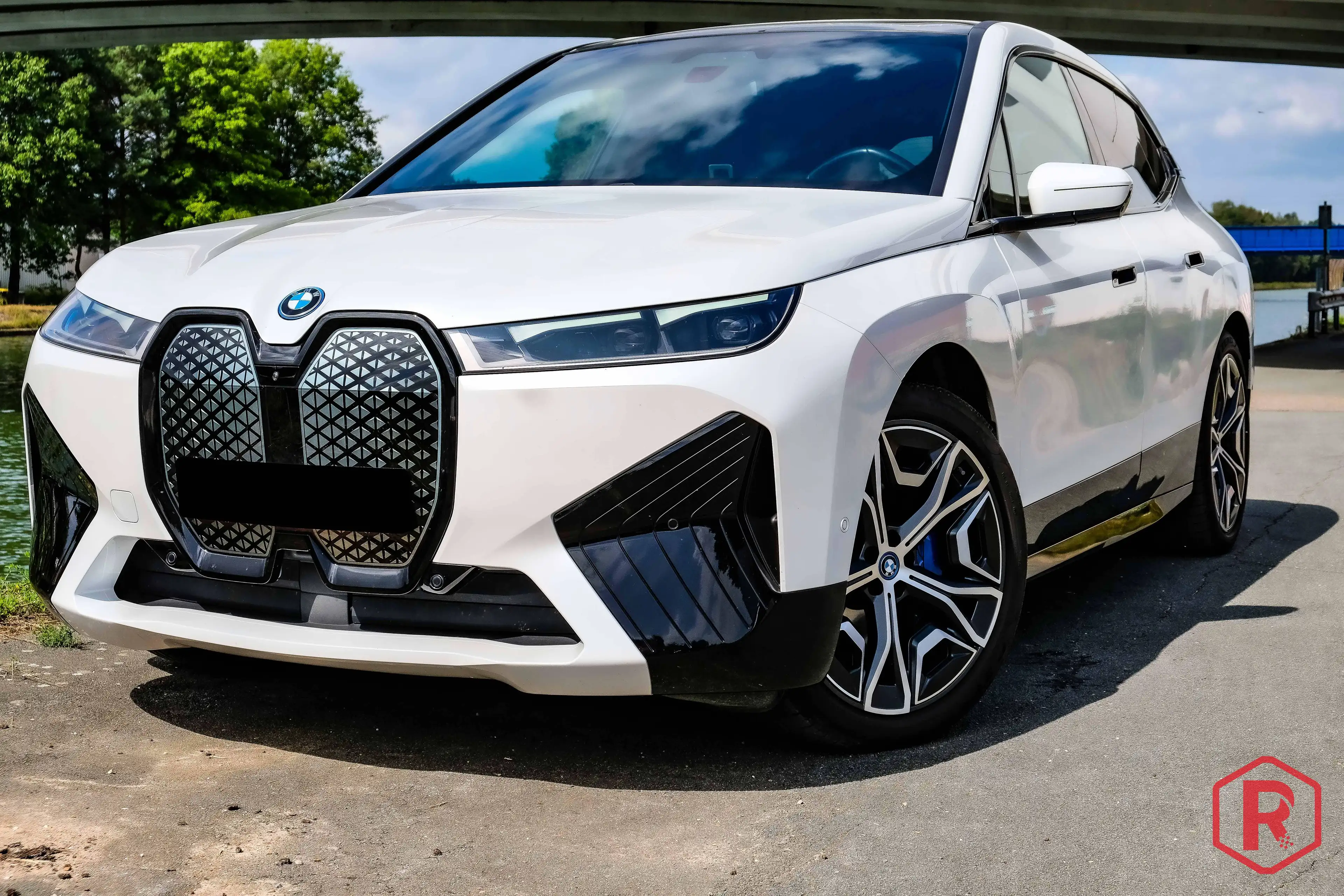 BMW iX 40 xDrive Sport Laser SkyLounge HarmanKardon SoftClose