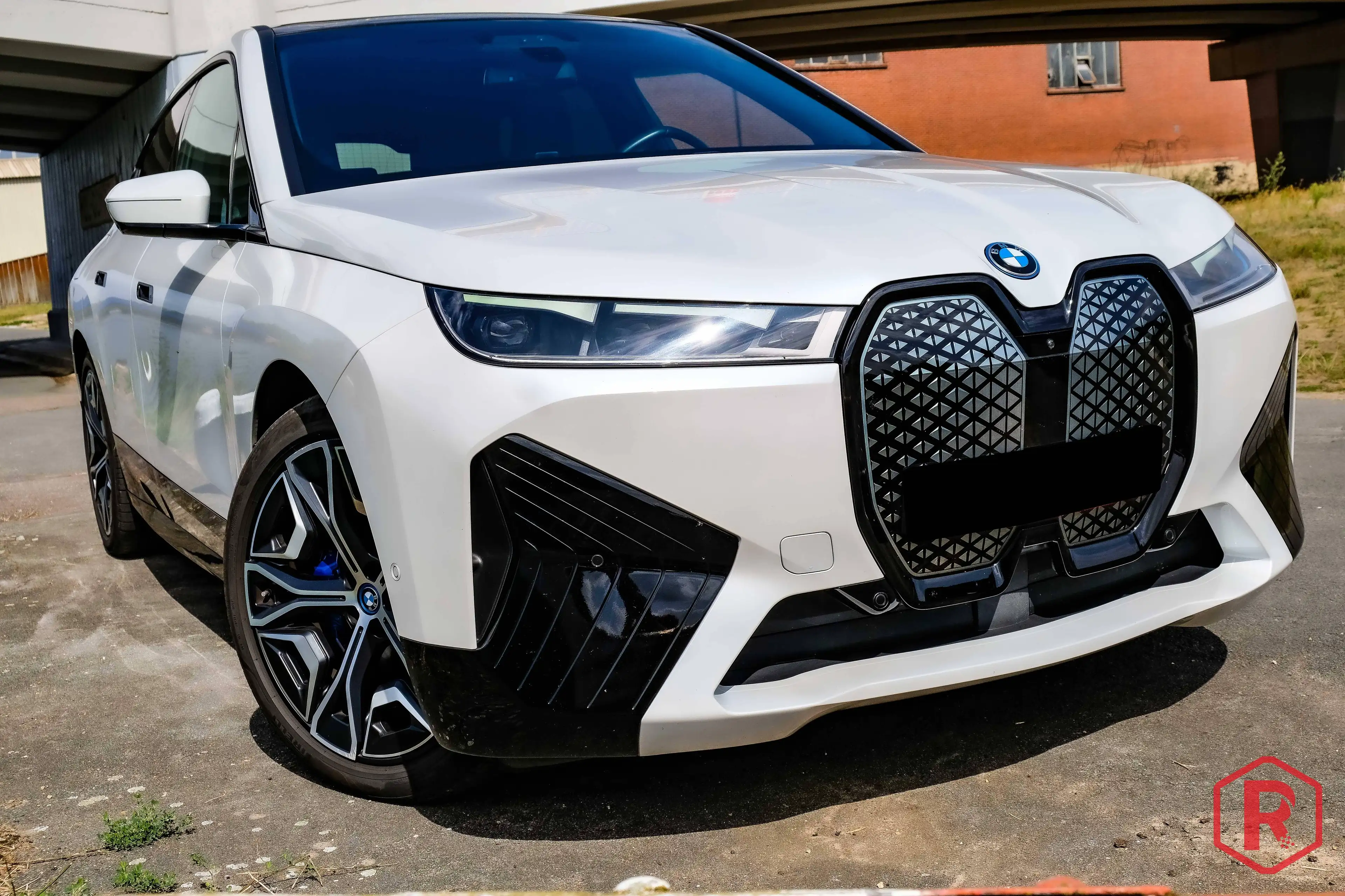 BMW iX 40 xDrive Sport Laser SkyLounge HarmanKardon SoftClose — photo 3
