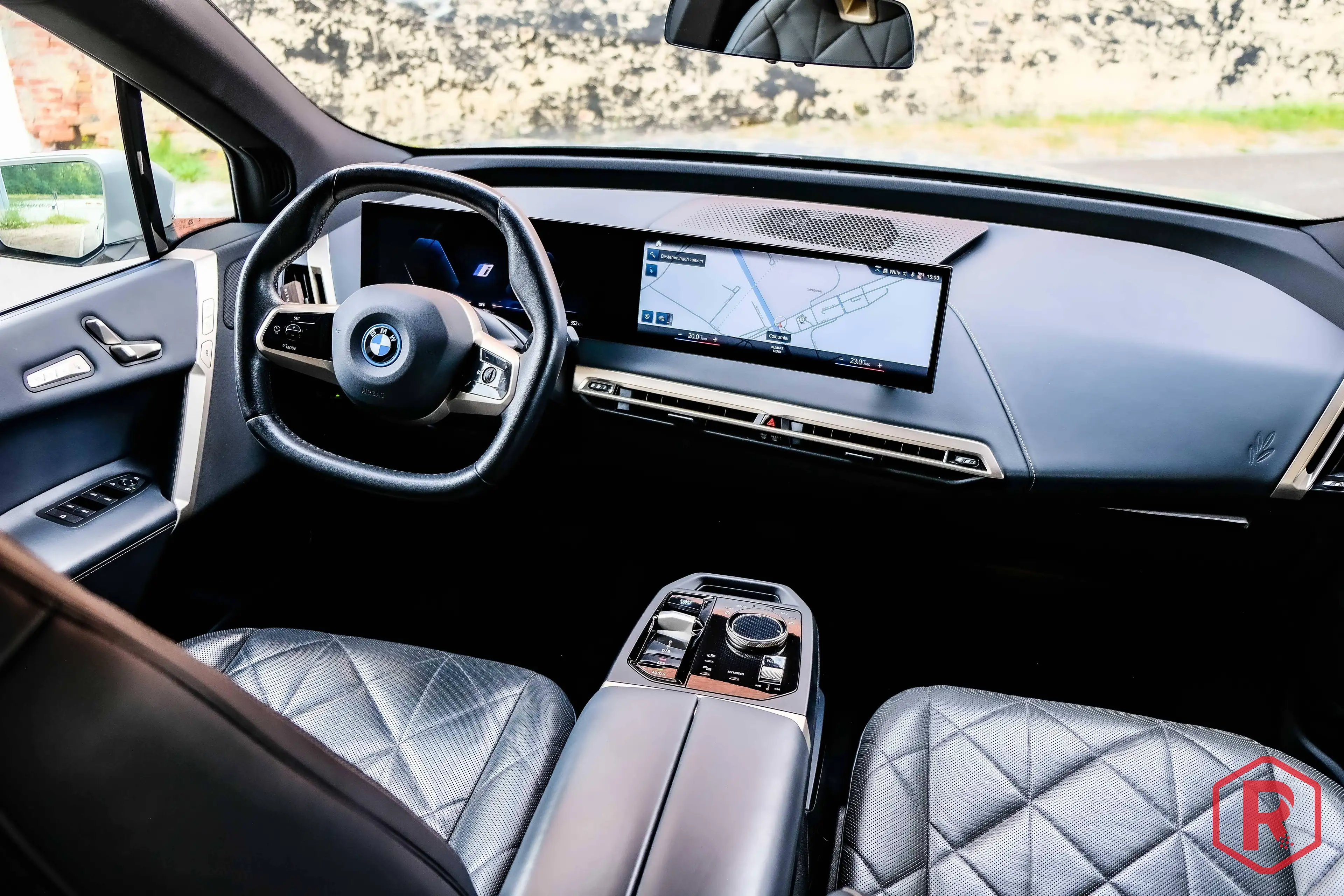 BMW iX 40 xDrive Sport Laser SkyLounge HarmanKardon SoftClose — photo 9