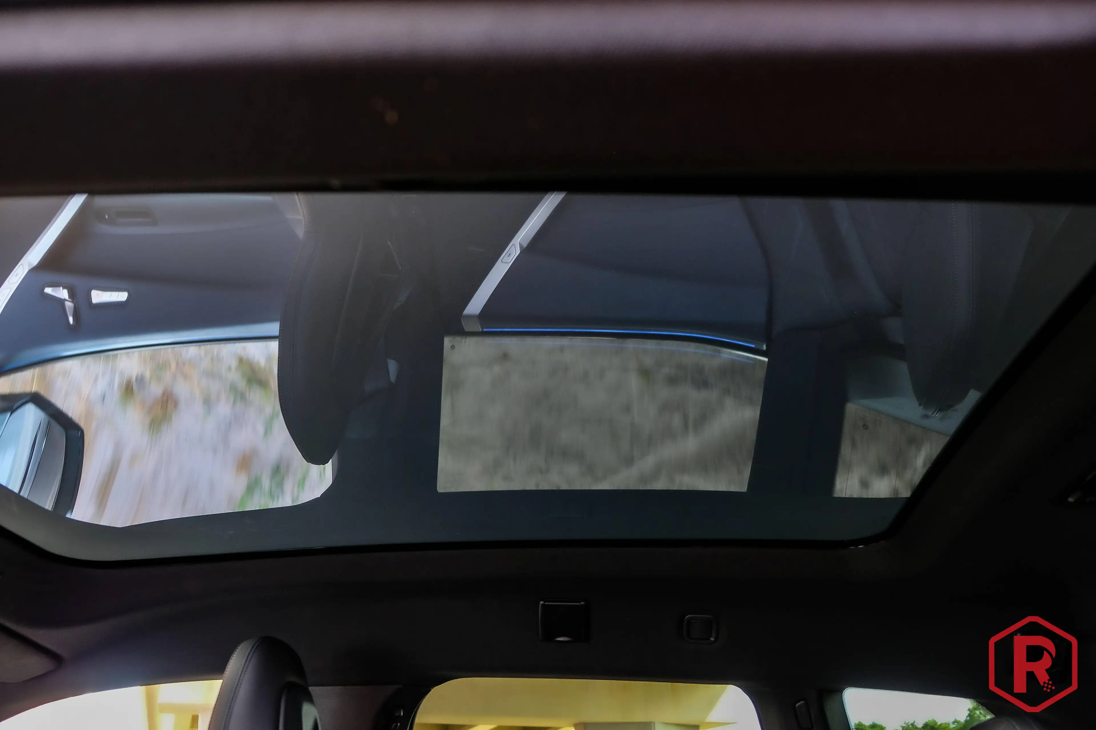 BMW iX 40 xDrive Sport Laser SkyLounge HarmanKardon SoftClose — photo 14