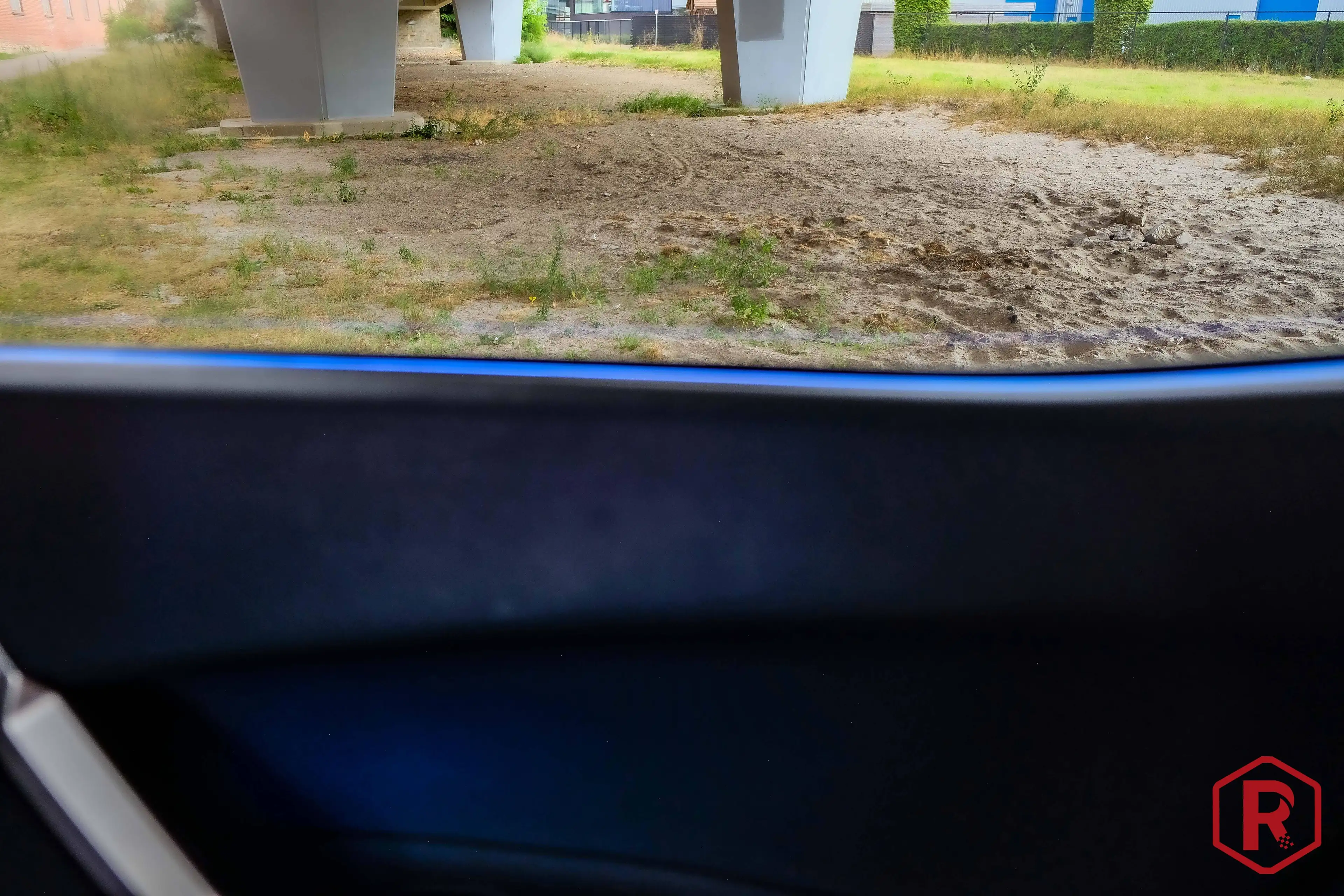 BMW iX 40 xDrive Sport Laser SkyLounge HarmanKardon SoftClose — photo 15