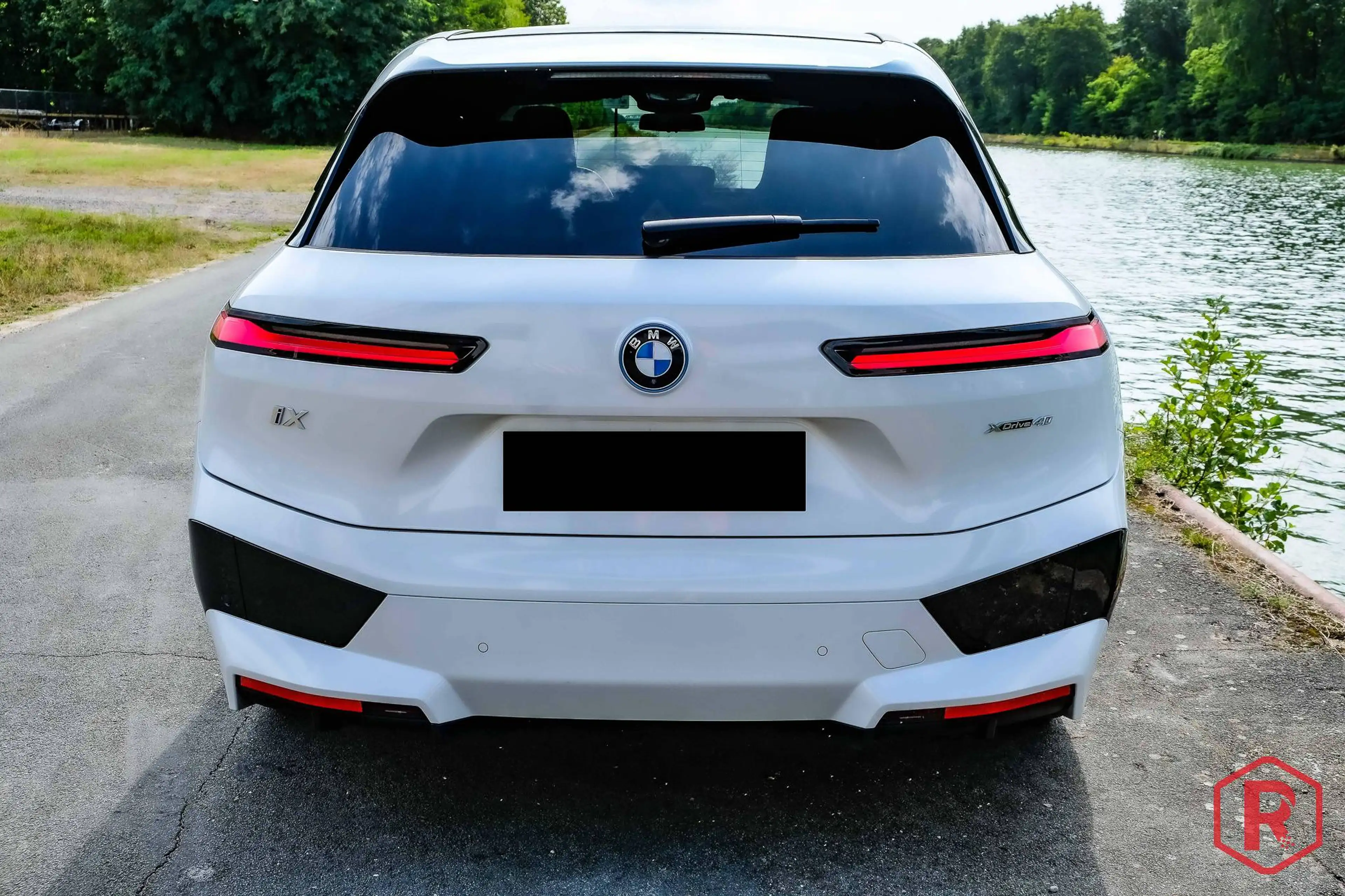 BMW iX 40 xDrive Sport Laser SkyLounge HarmanKardon SoftClose — photo 5