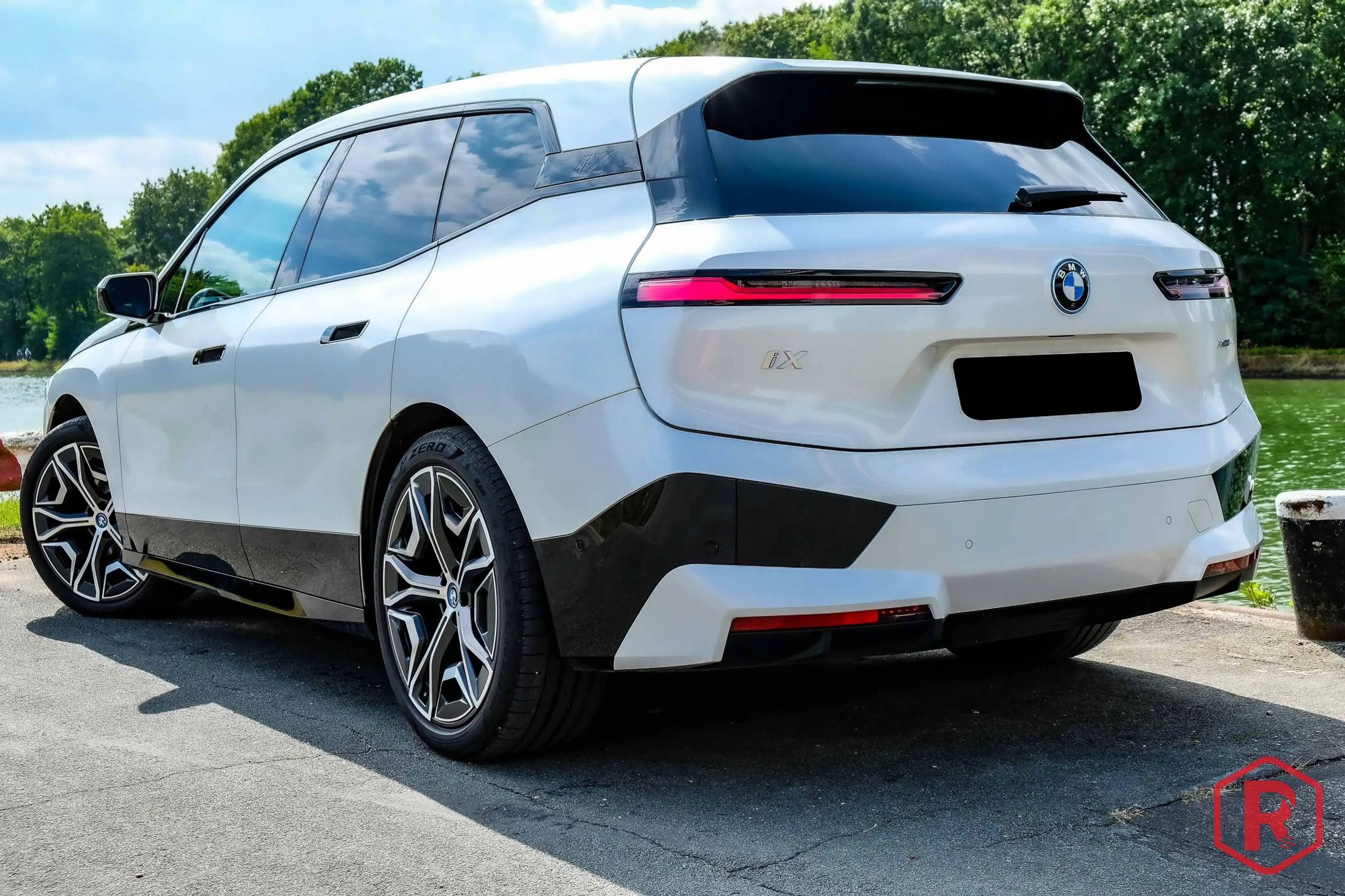 BMW iX 40 xDrive Sport Laser SkyLounge HarmanKardon SoftClose — photo 6