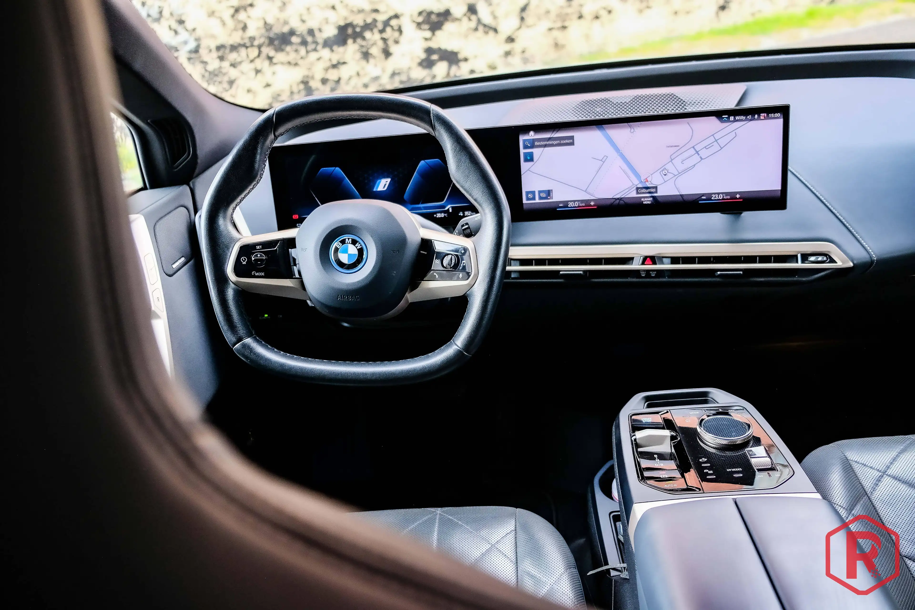 BMW iX 40 xDrive Sport Laser SkyLounge HarmanKardon SoftClose — photo 8