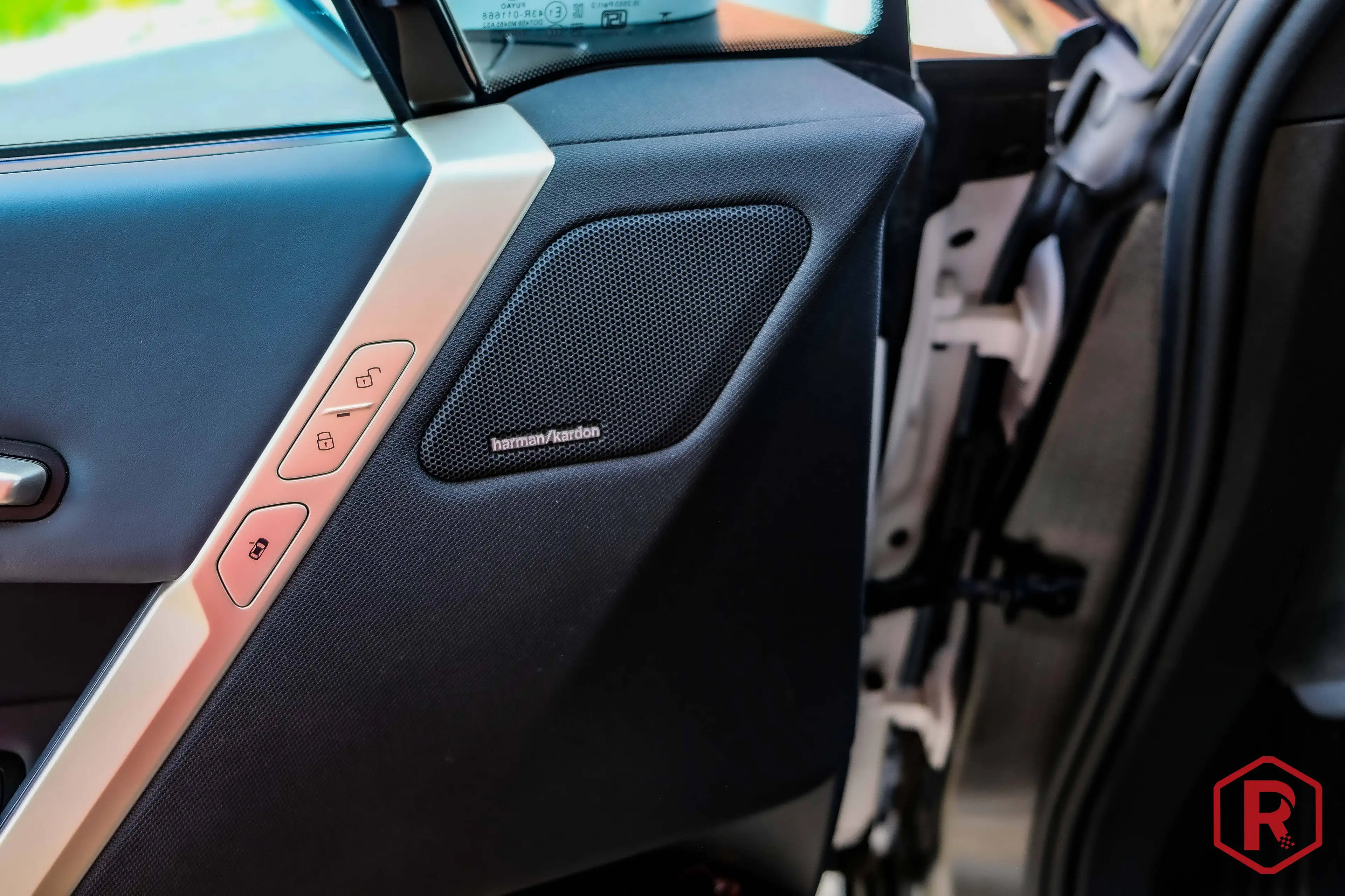 BMW iX 40 xDrive Sport Laser SkyLounge HarmanKardon SoftClose — photo 13