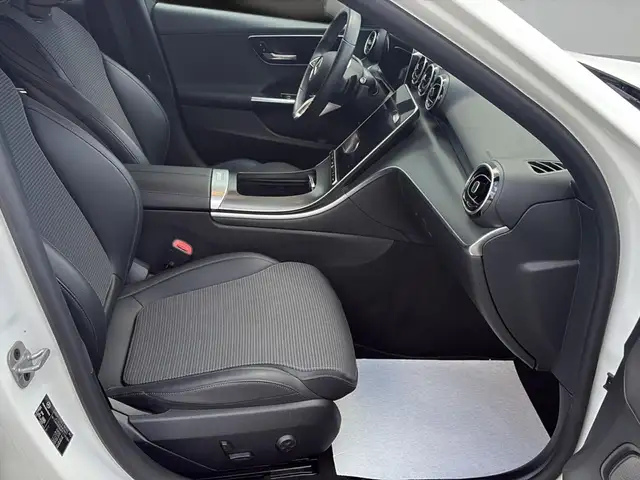 Mercedes-Benz C-Class view 14